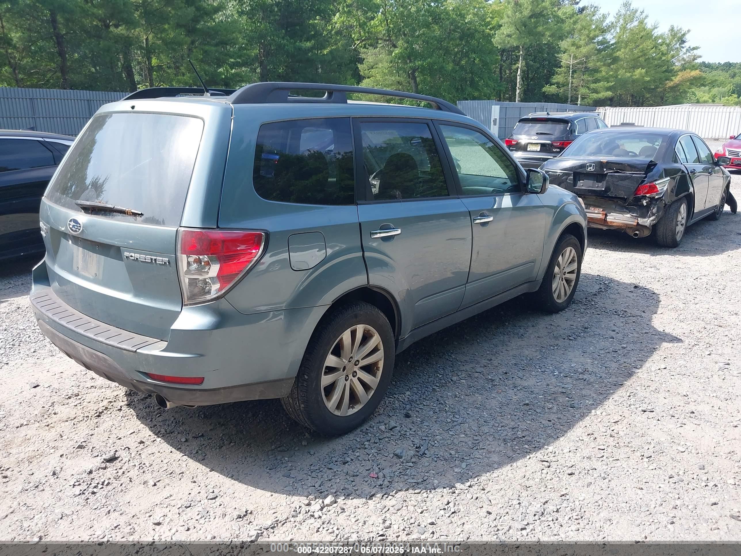 SUBARU FORESTER image 4