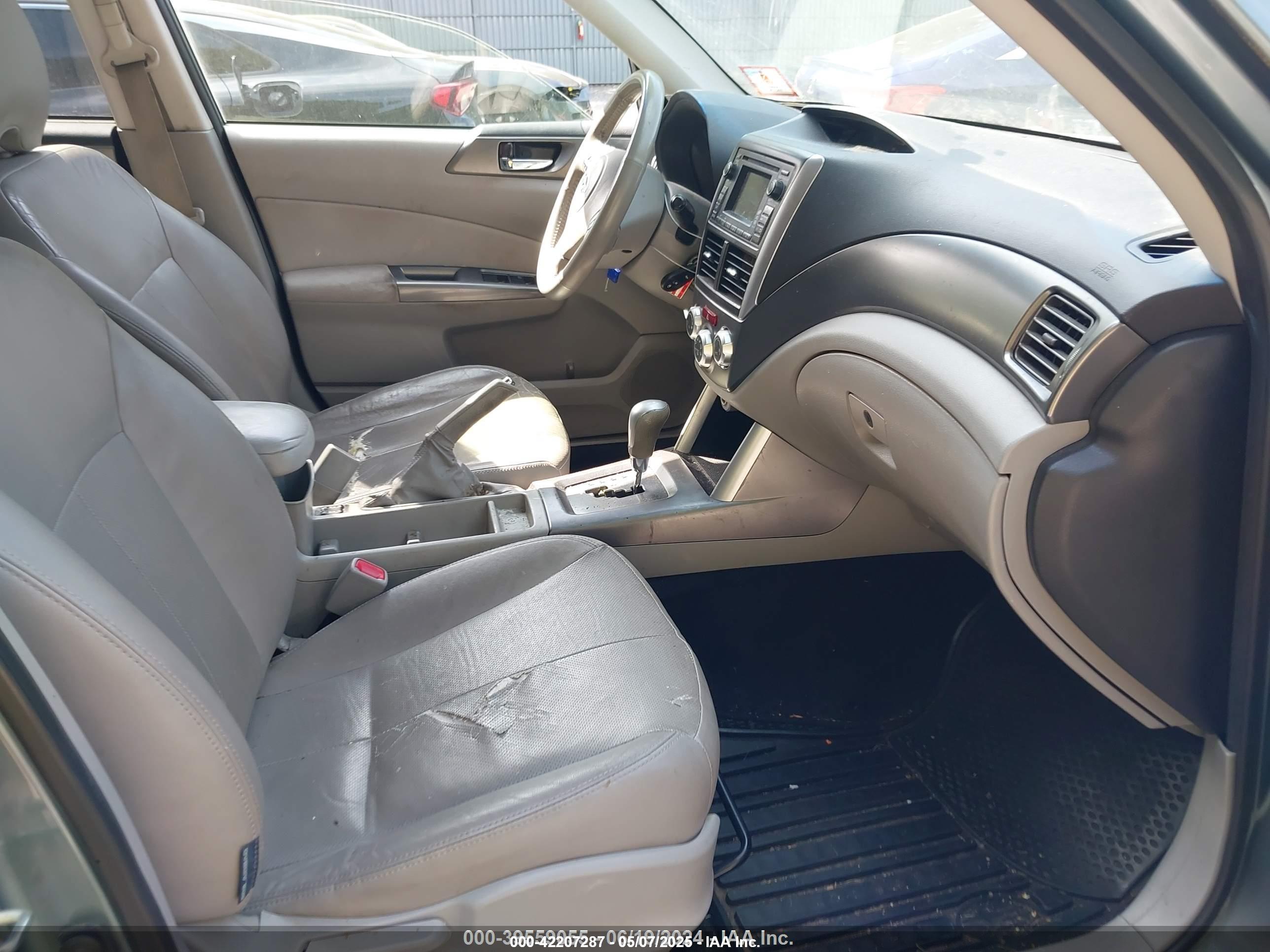 SUBARU FORESTER image 5