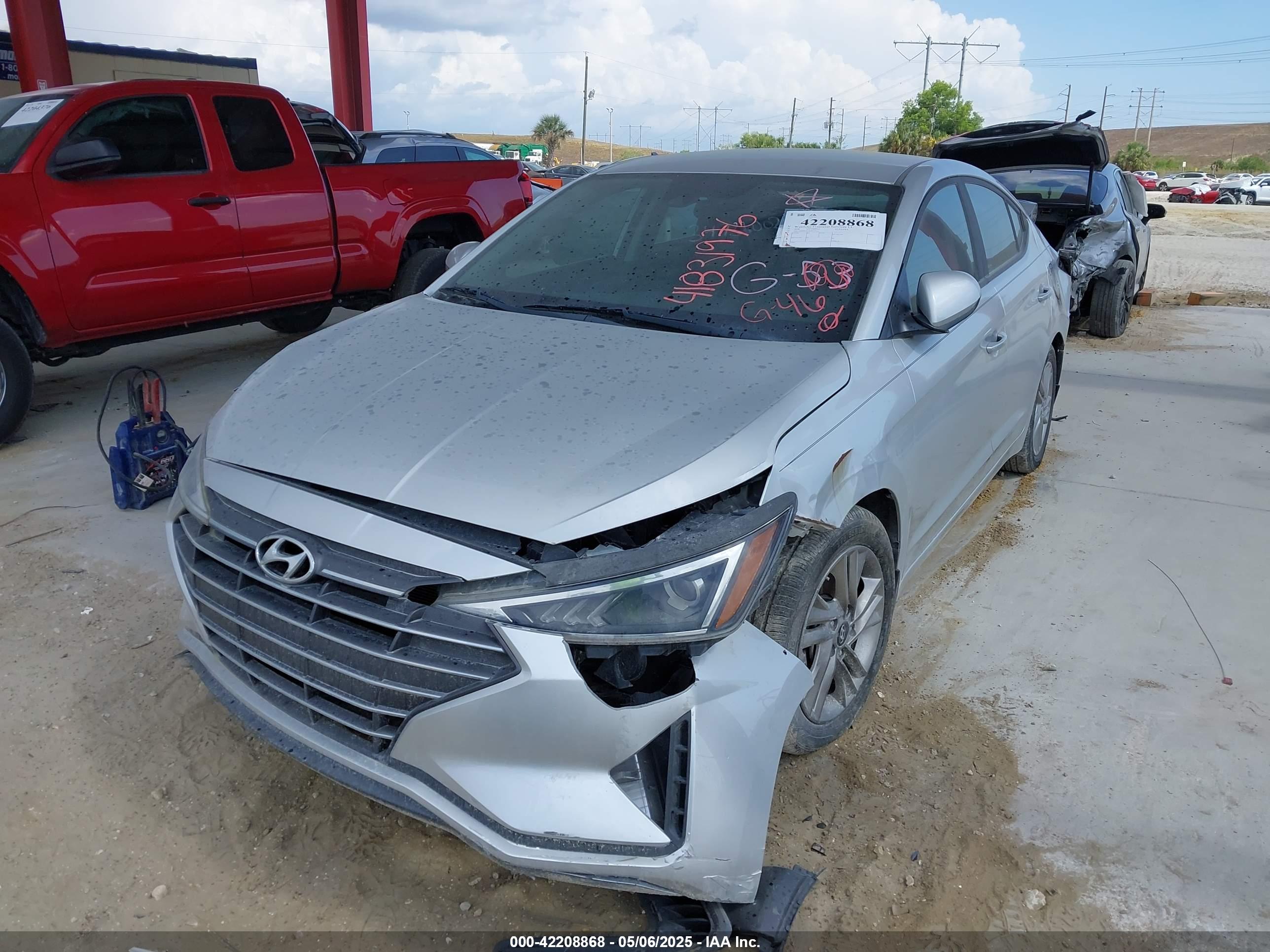 HYUNDAI ELANTRA image 2