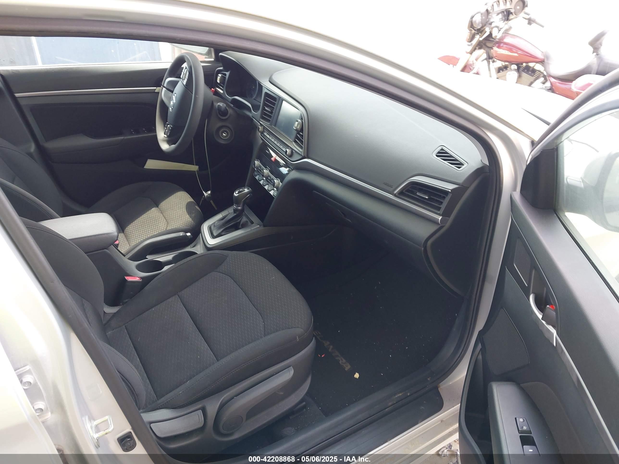 HYUNDAI ELANTRA image 5