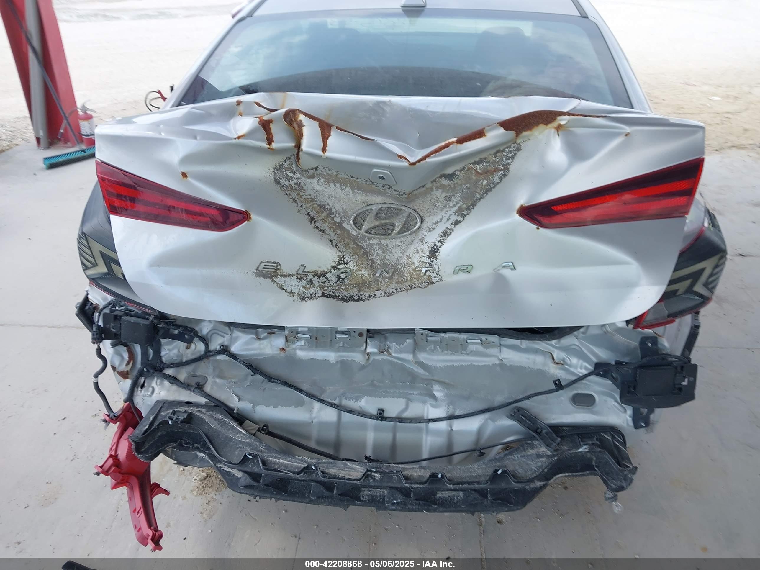 HYUNDAI ELANTRA image 6