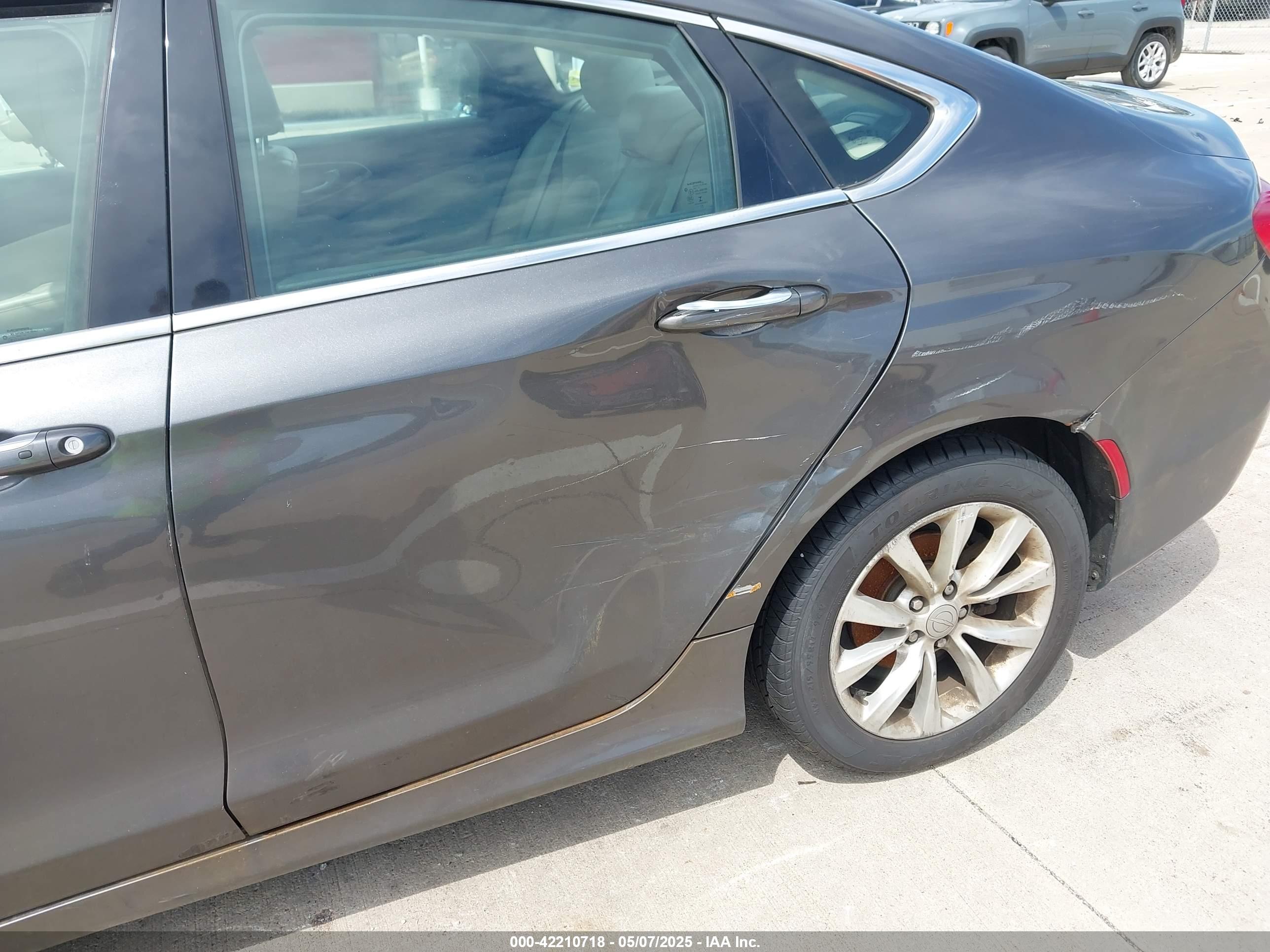 CHRYSLER 200 image 6