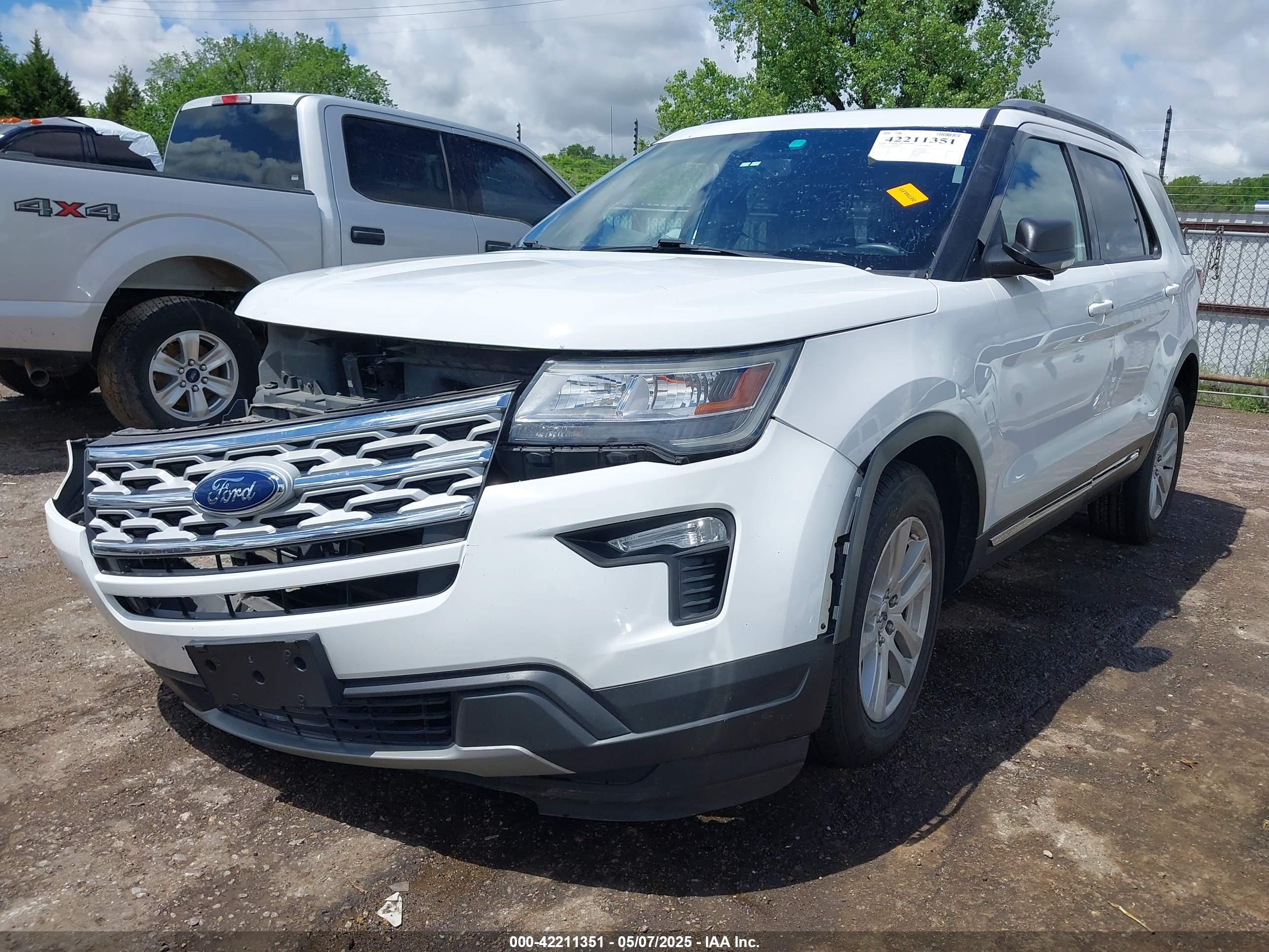 FORD EXPLORER image 2