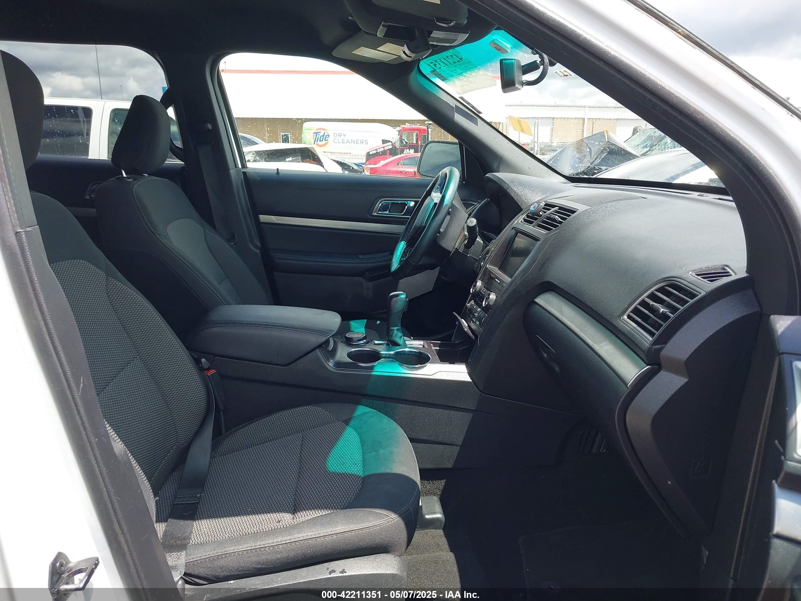 FORD EXPLORER image 5