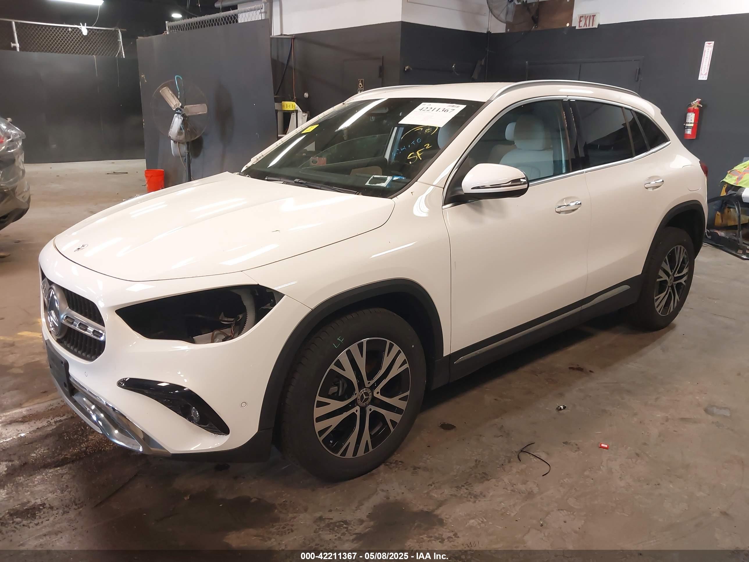 MERCEDES-BENZ GLA image 2