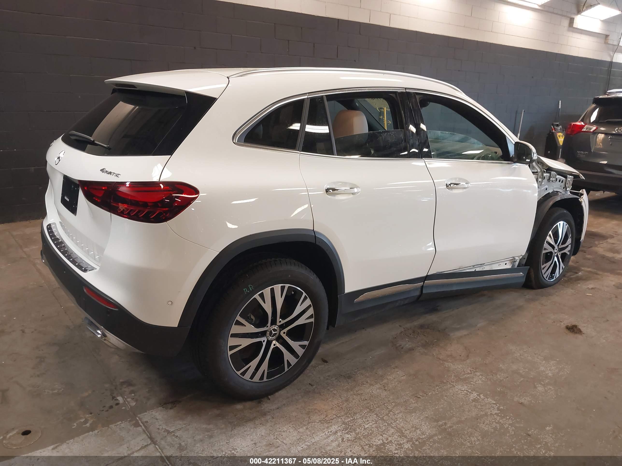 MERCEDES-BENZ GLA image 4