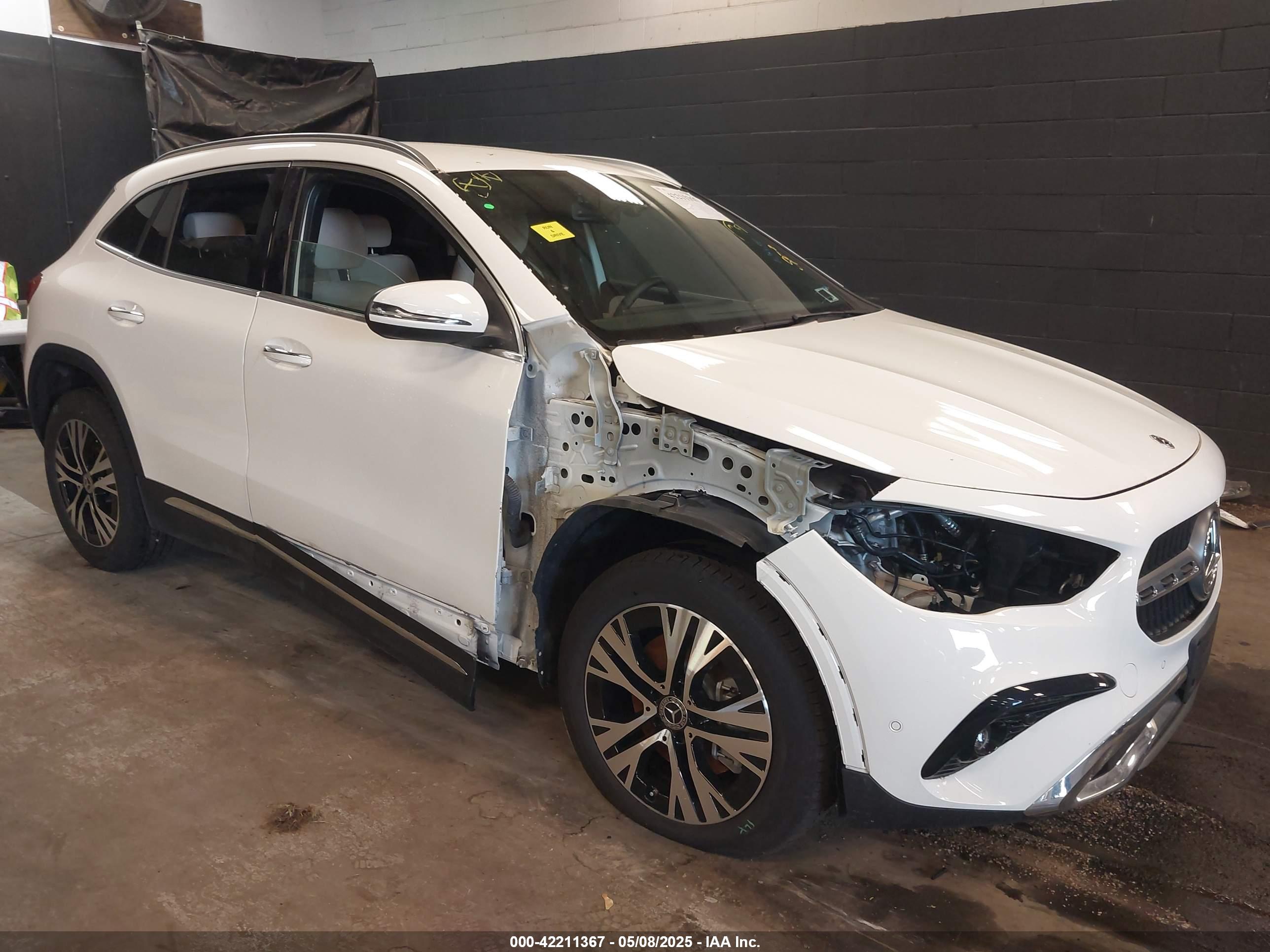 MERCEDES-BENZ GLA image 6