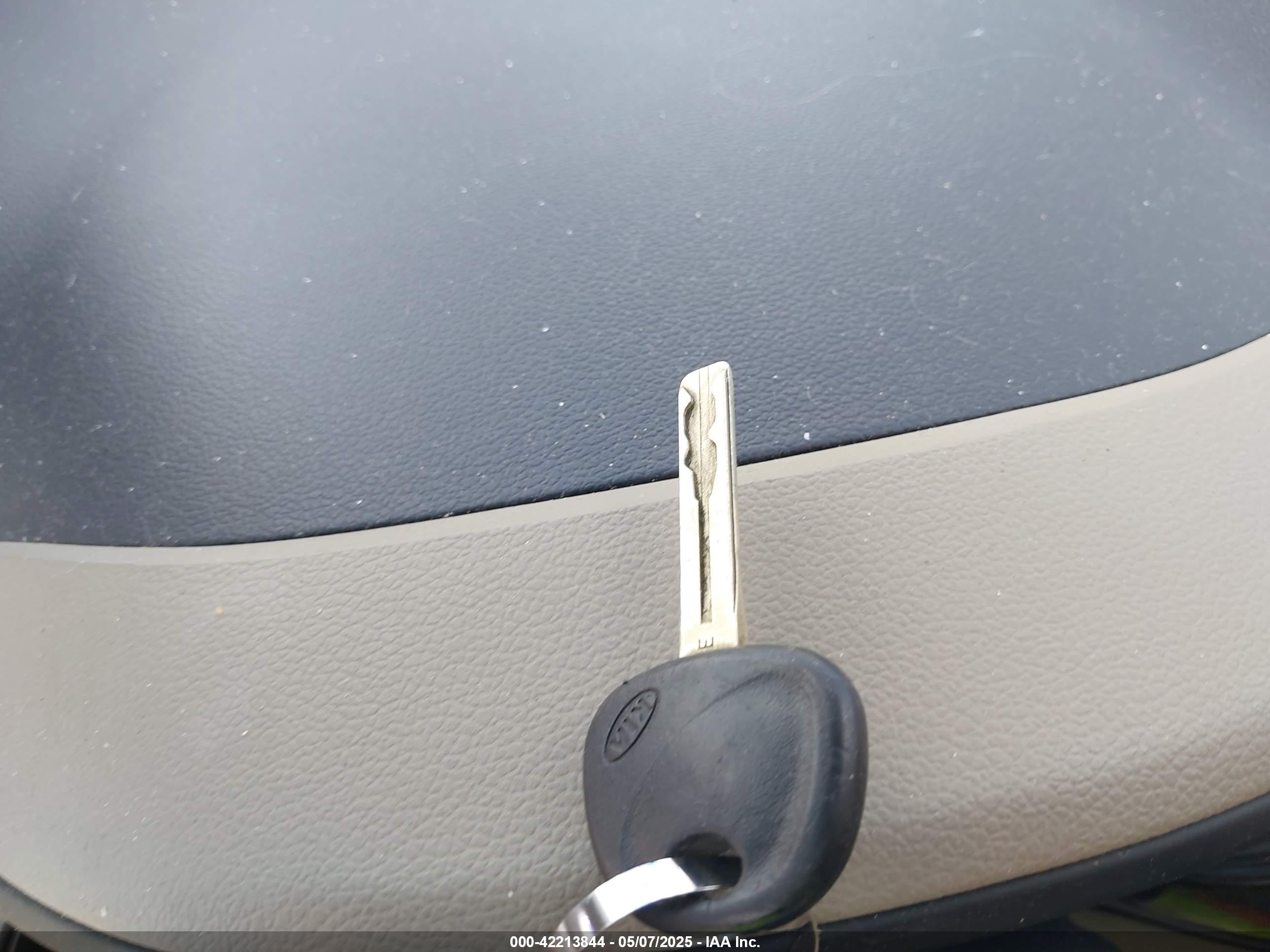 KIA RIO image 11