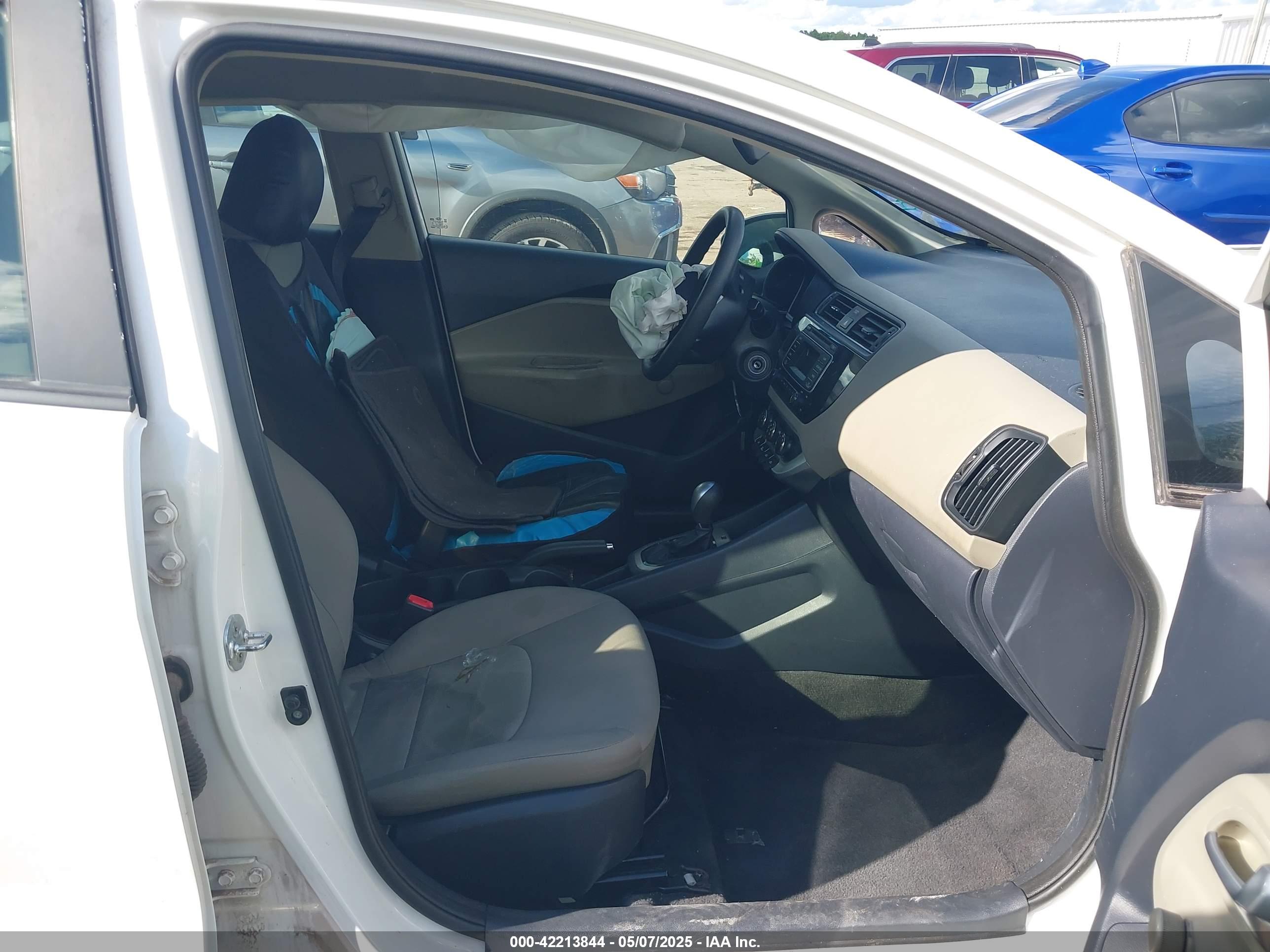 KIA RIO image 5