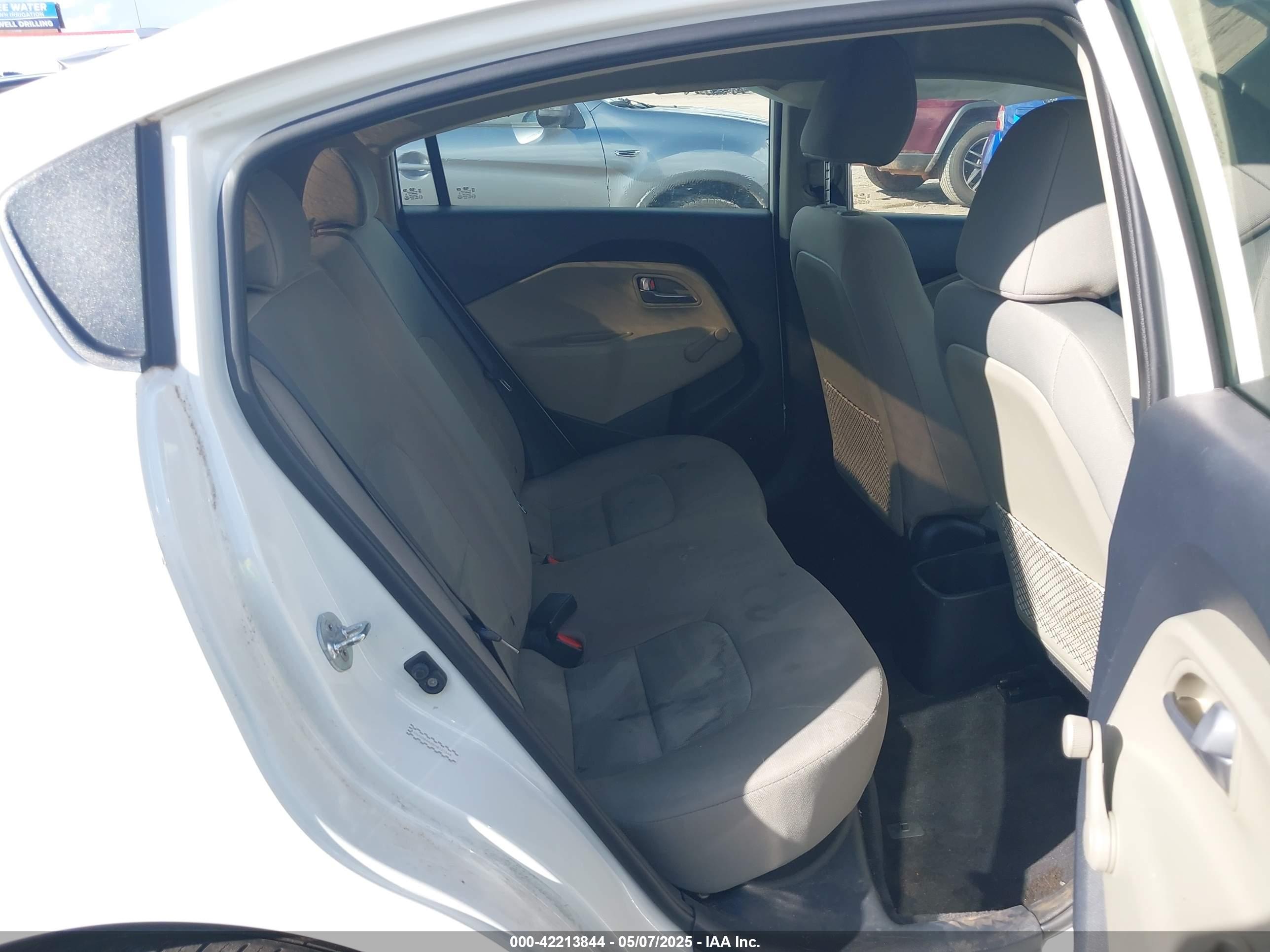 KIA RIO image 8