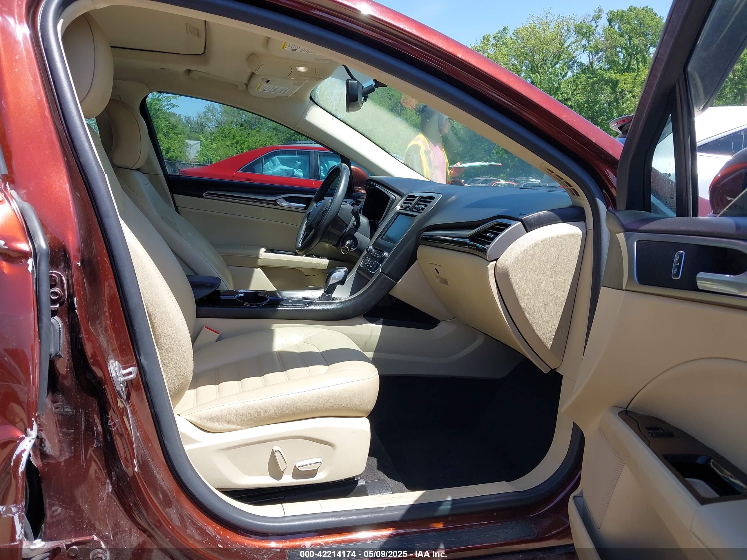 FORD FUSION image 5