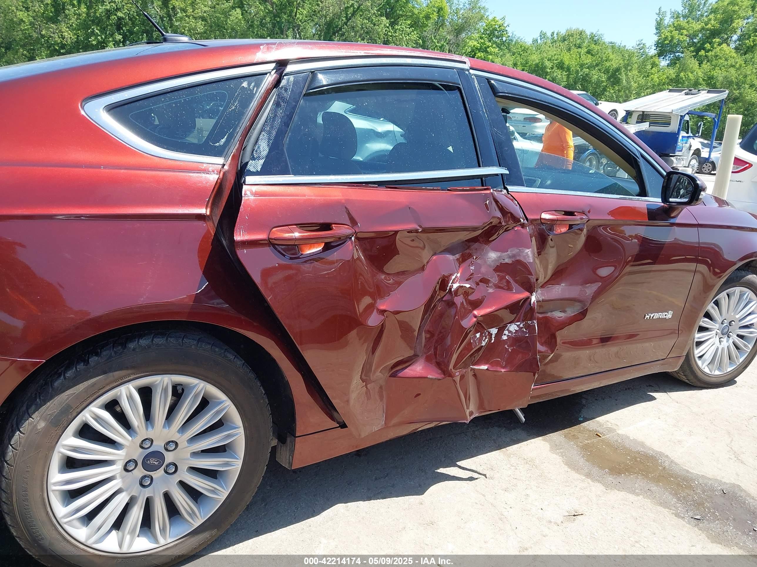 FORD FUSION image 6