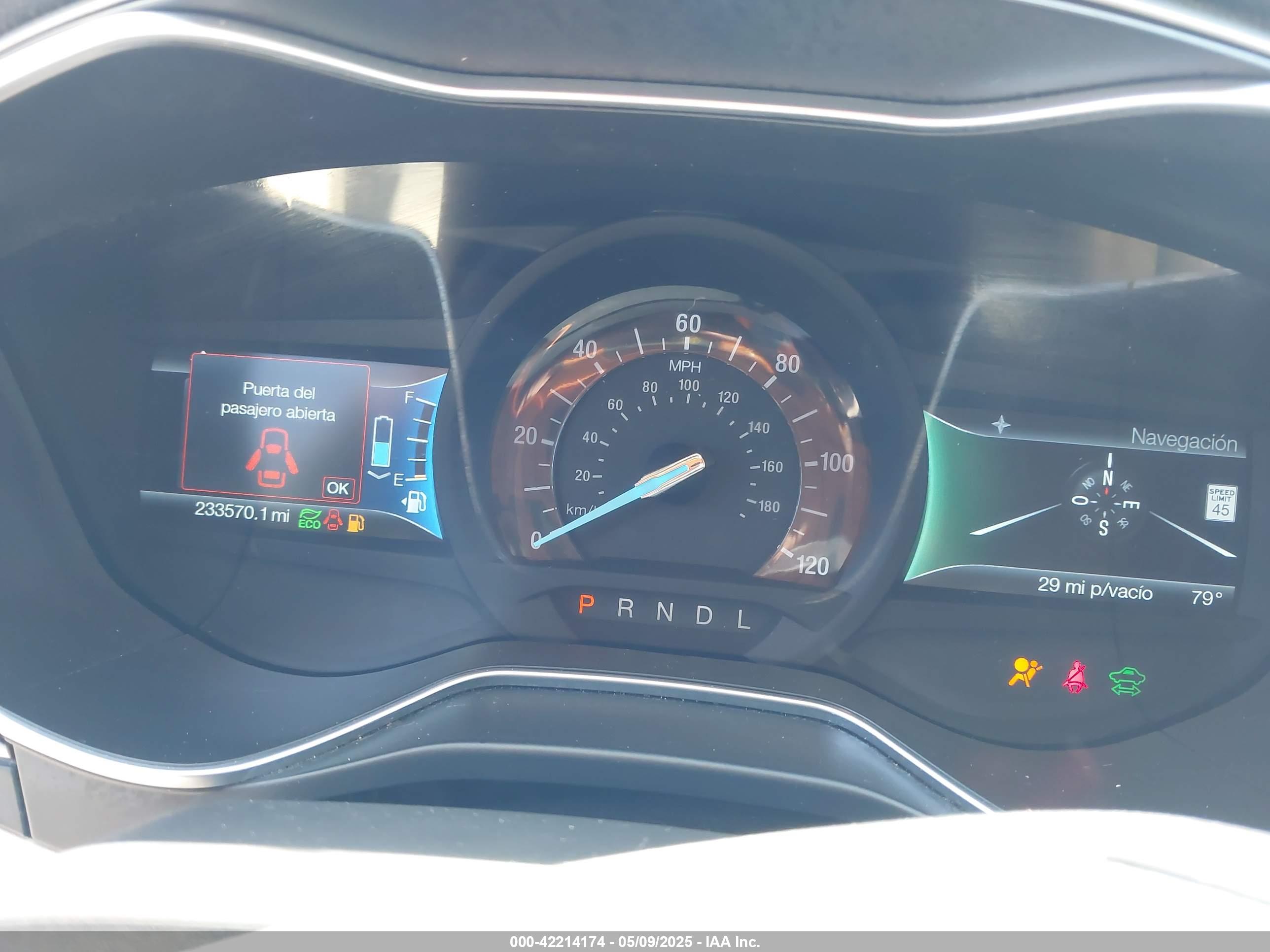 FORD FUSION image 7