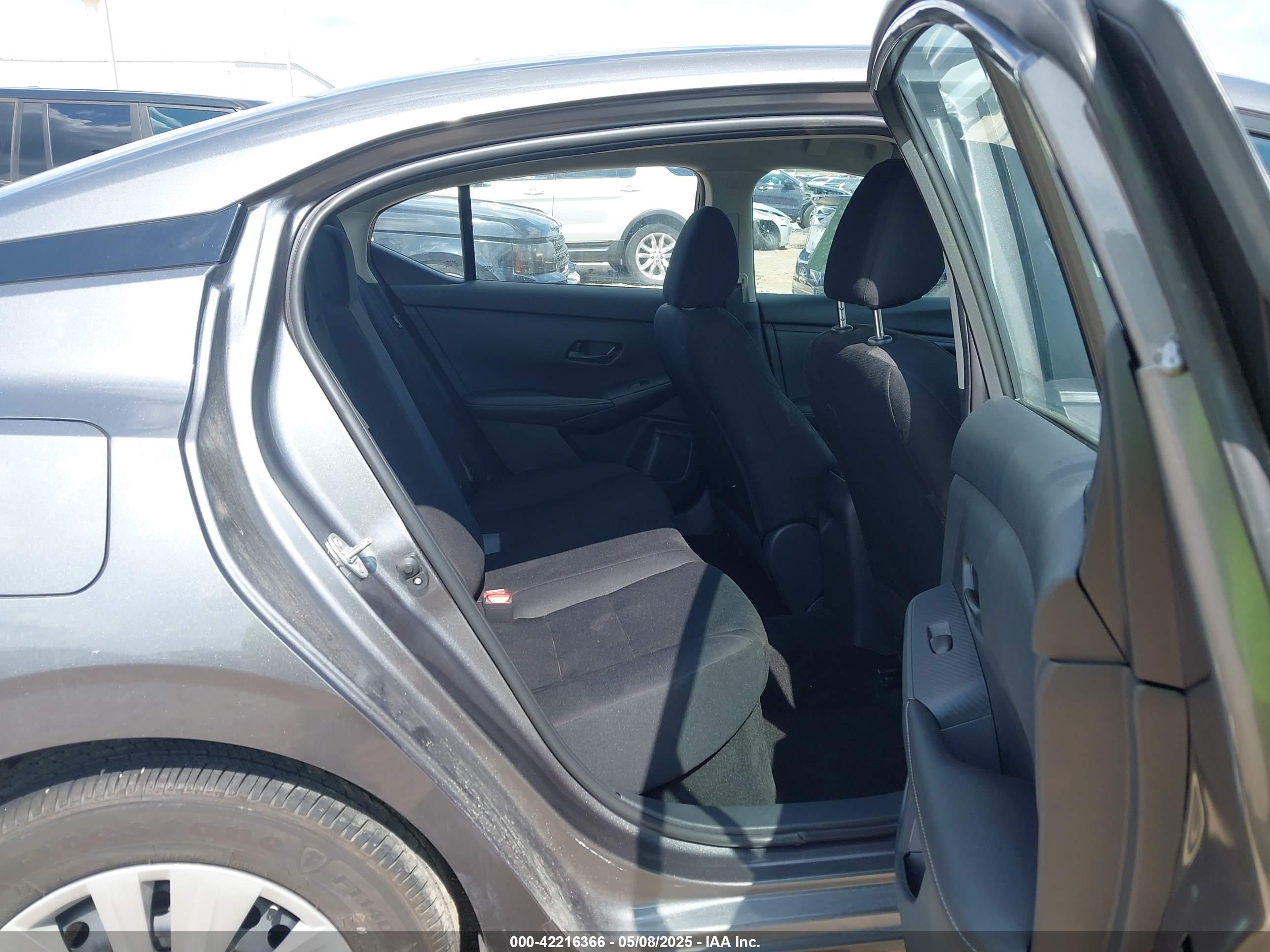 NISSAN SENTRA image 8