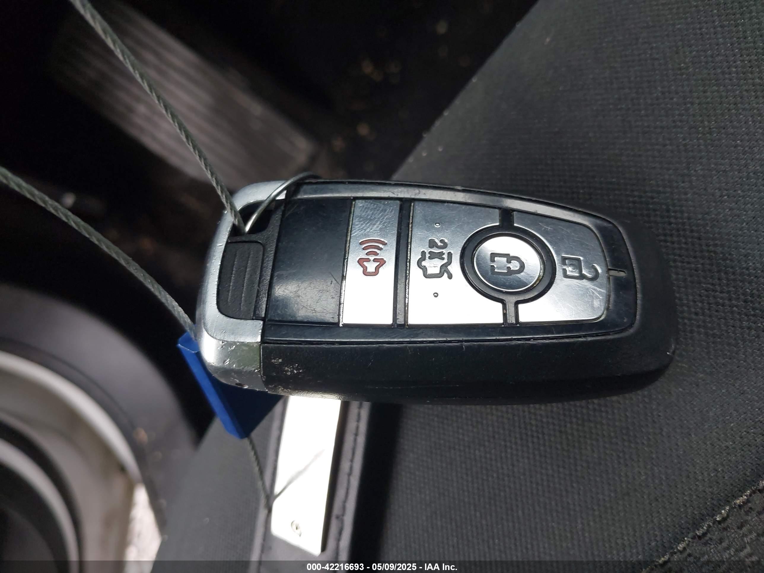 FORD FUSION image 11