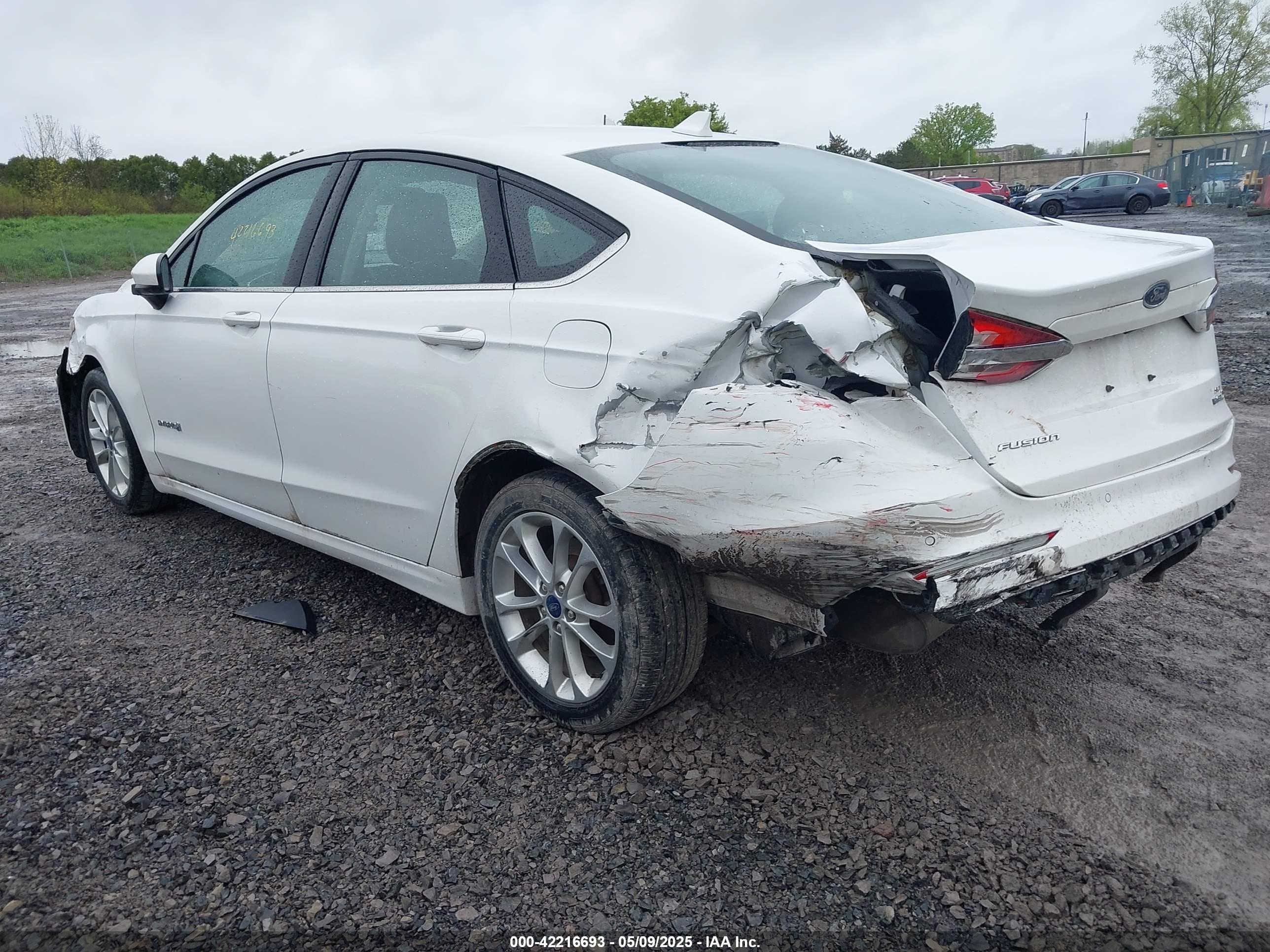 FORD FUSION image 3