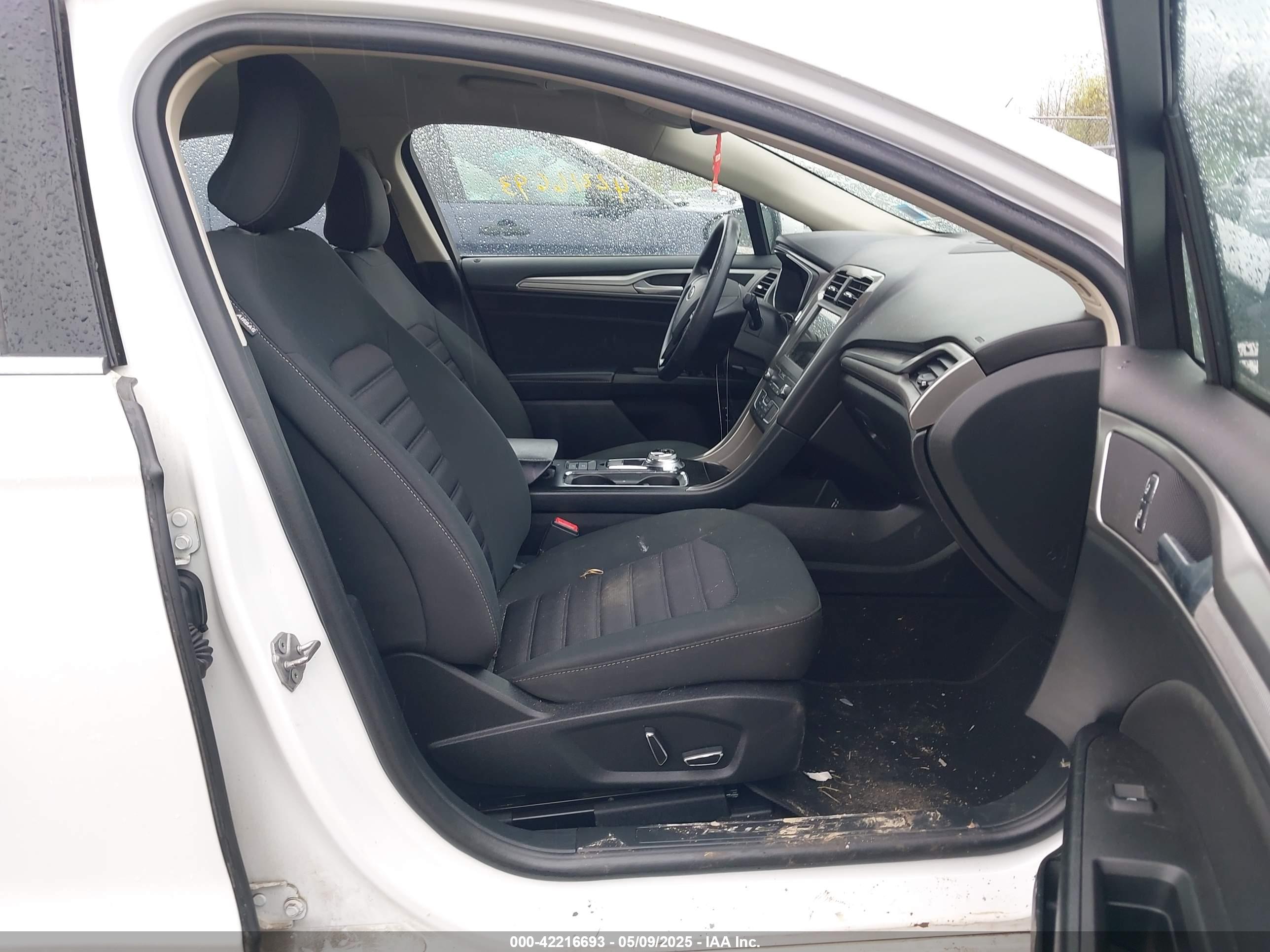 FORD FUSION image 5