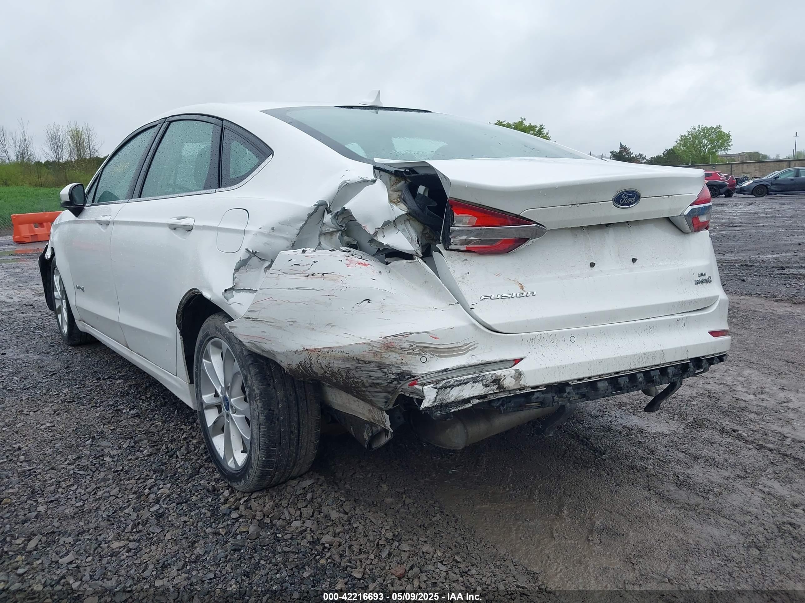 FORD FUSION image 6