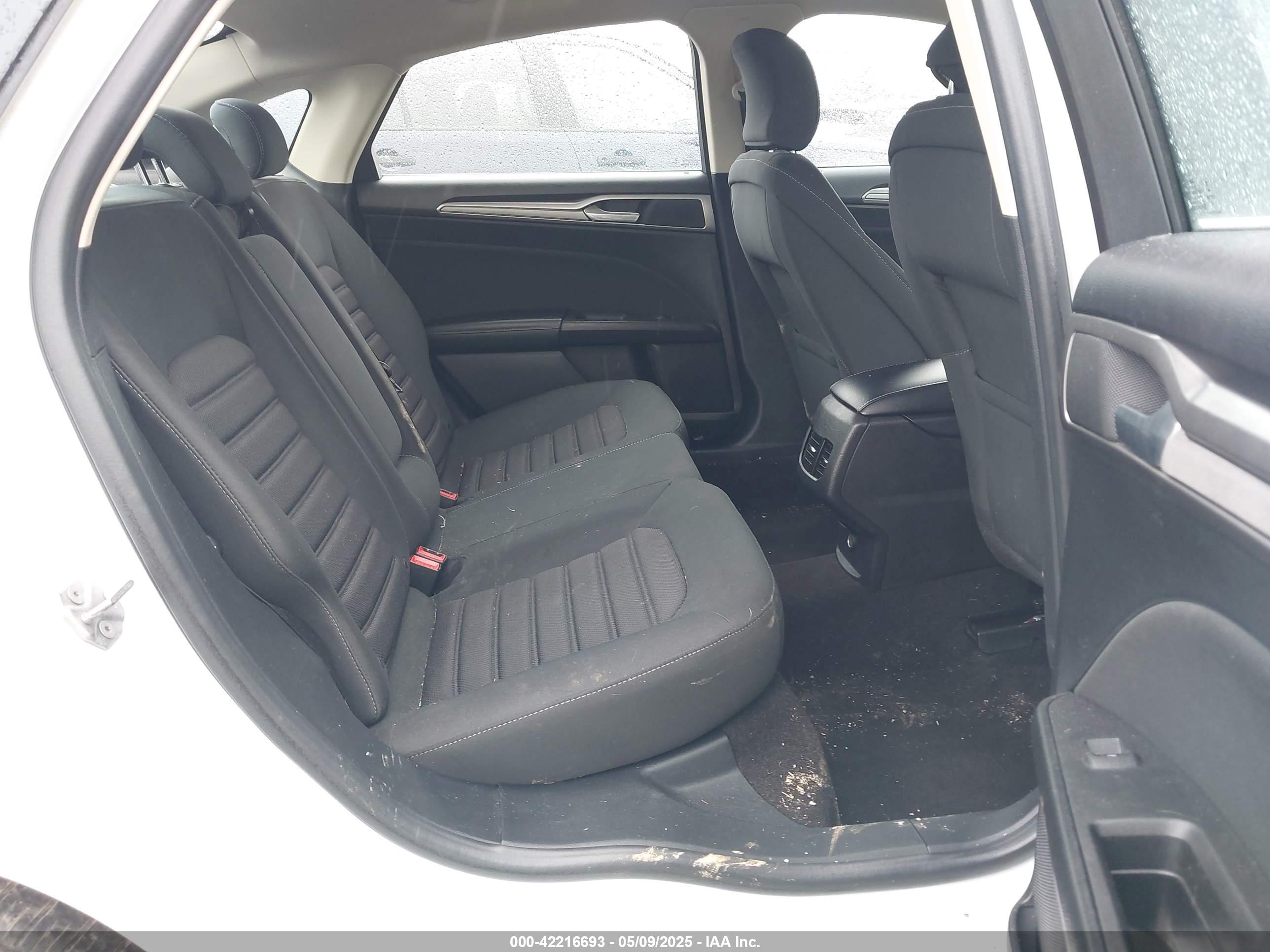FORD FUSION image 8