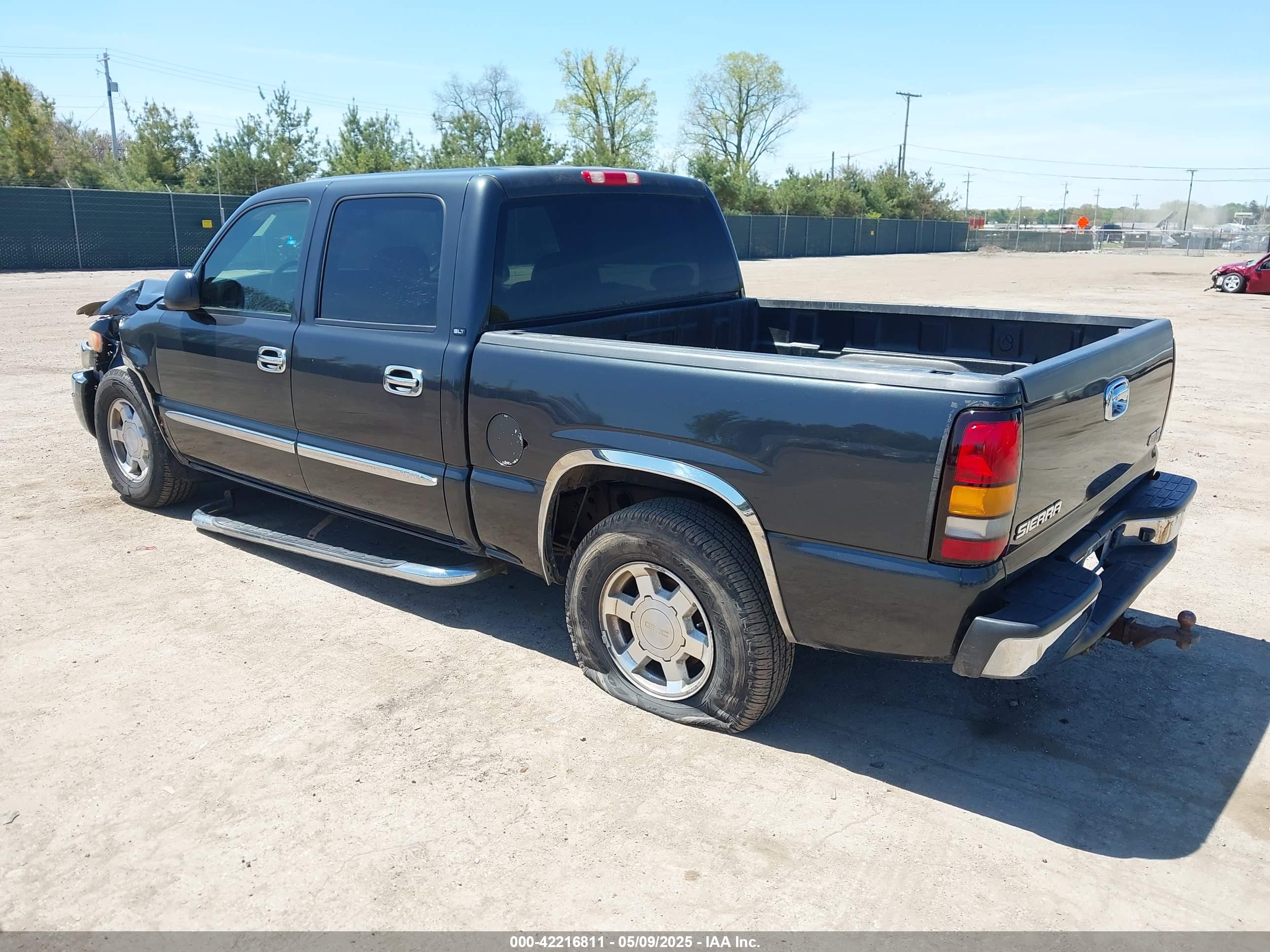 GMC SIERRA image 3