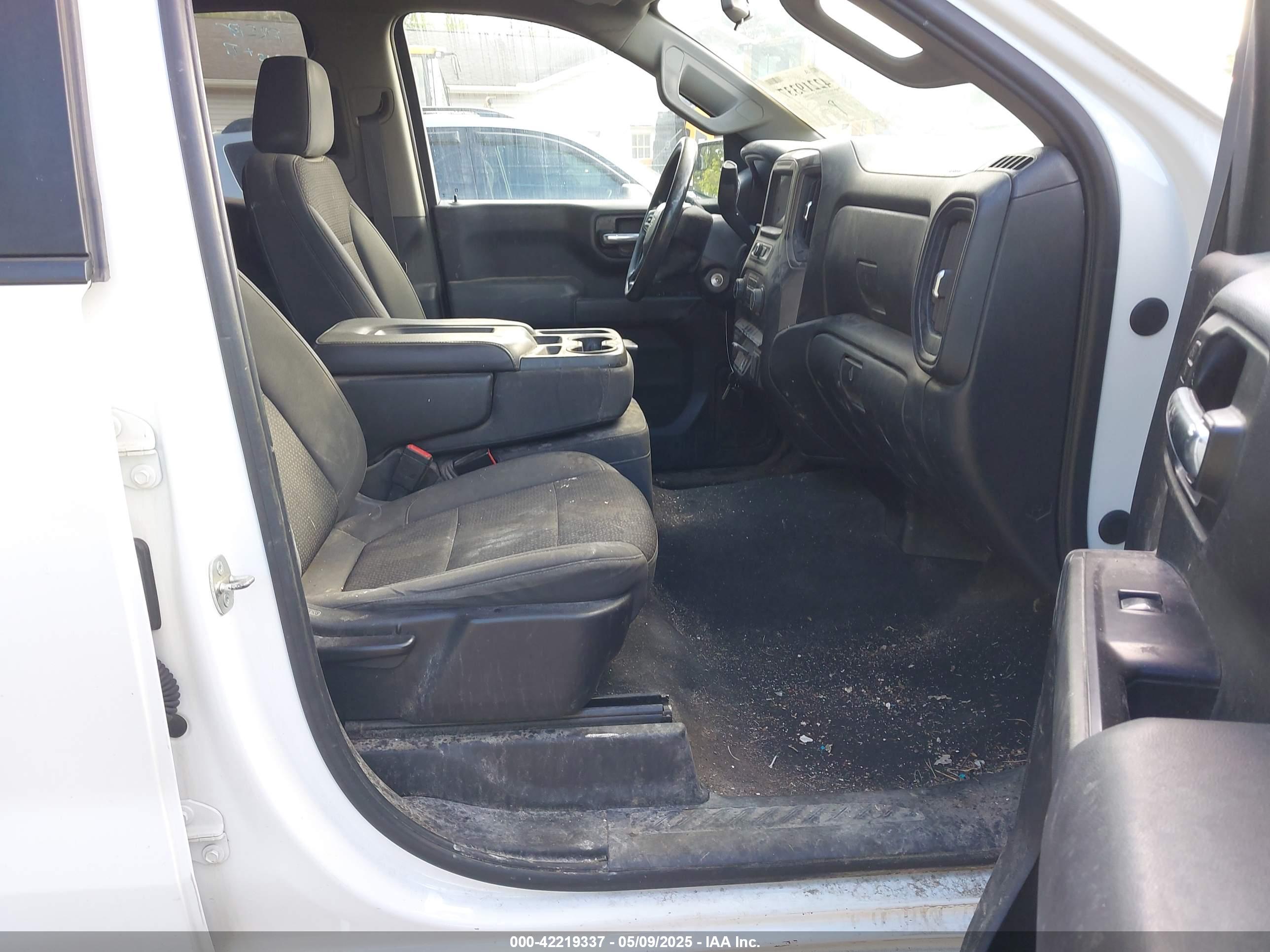 CHEVROLET SILVERADO image 5