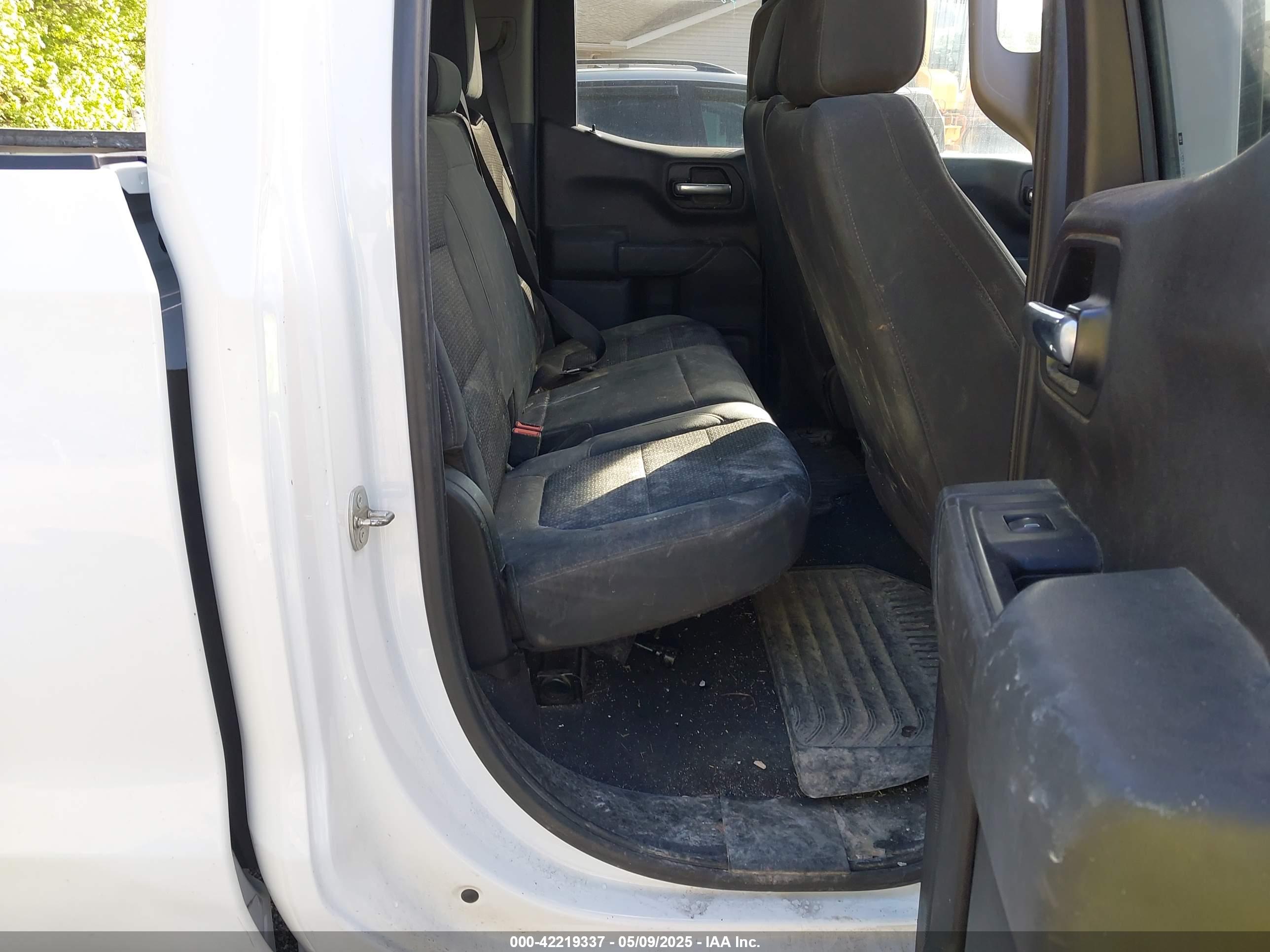 CHEVROLET SILVERADO image 8