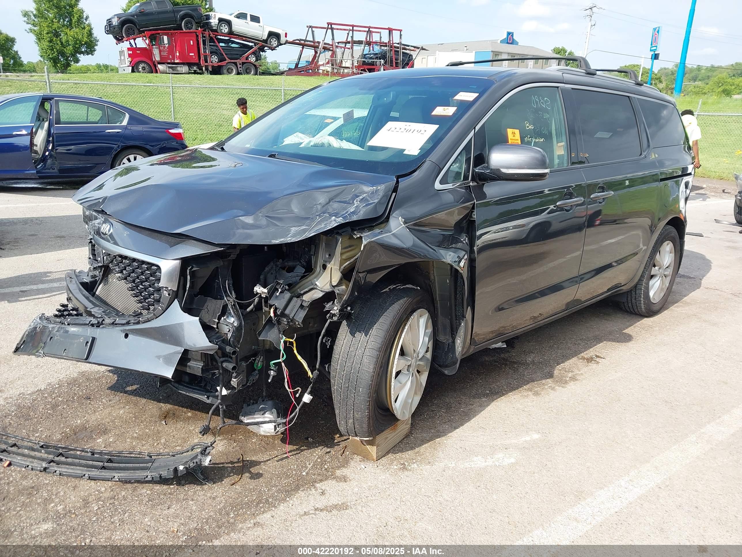 KIA SEDONA image 2