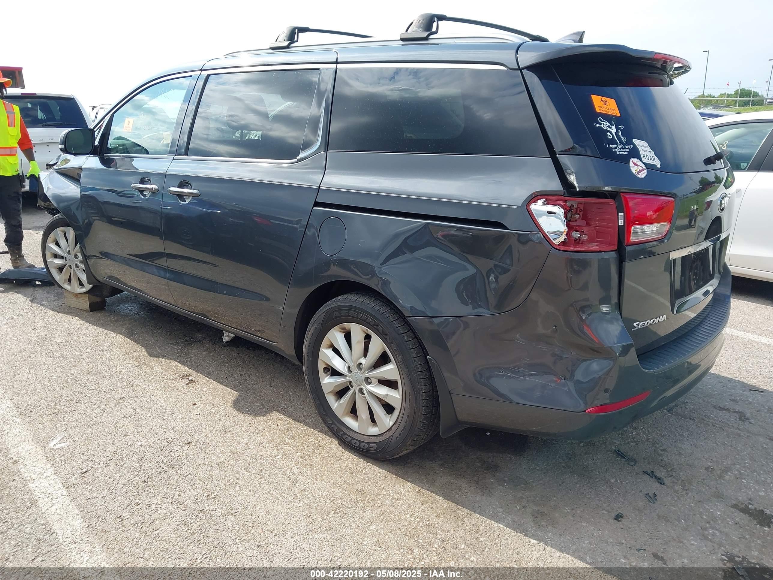 KIA SEDONA image 3