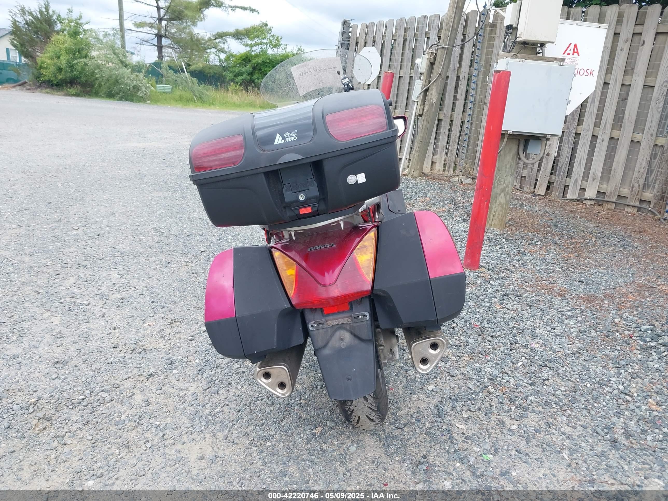 HONDA ST1300 image 6