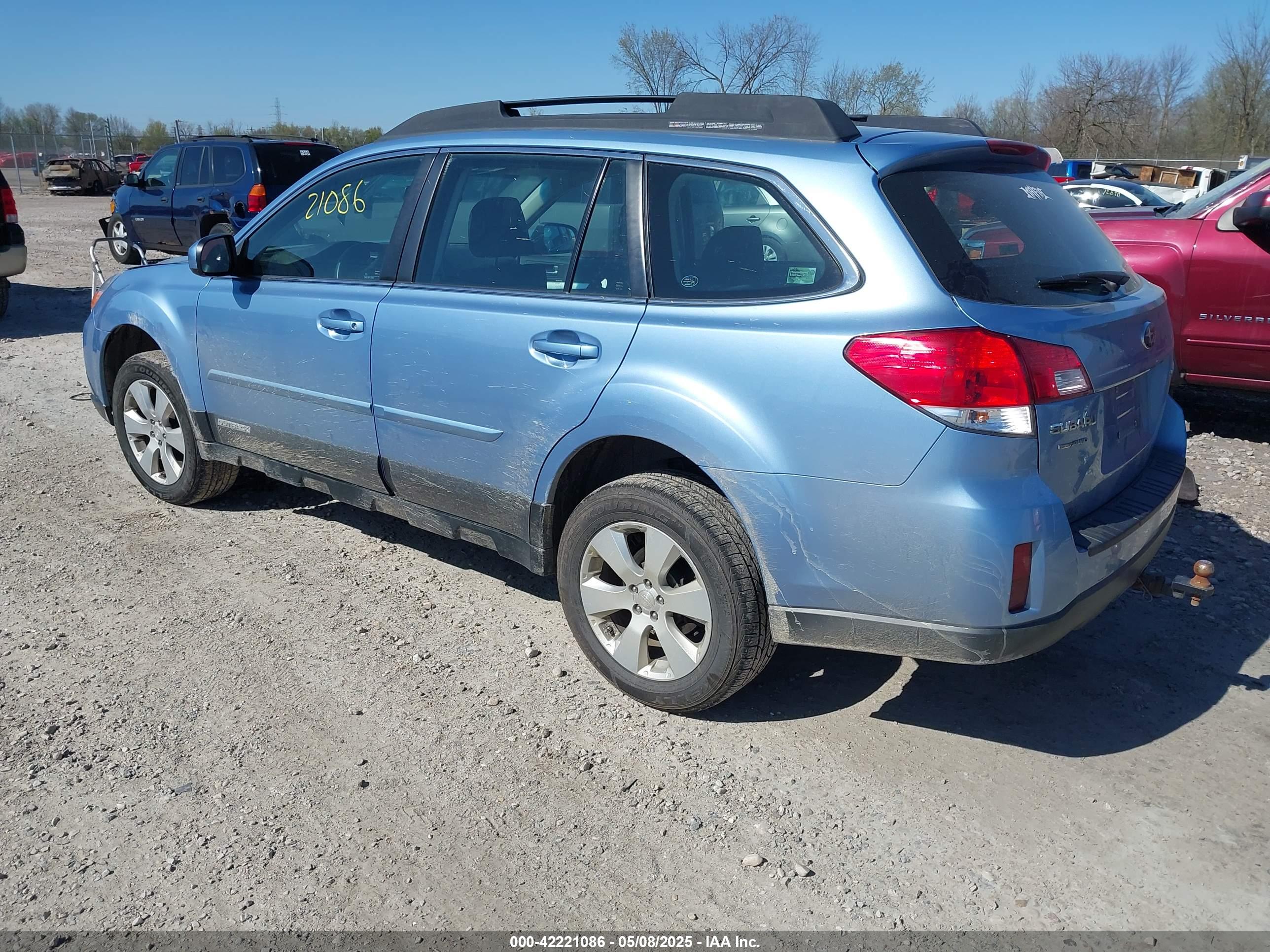 SUBARU OUTBACK image 3