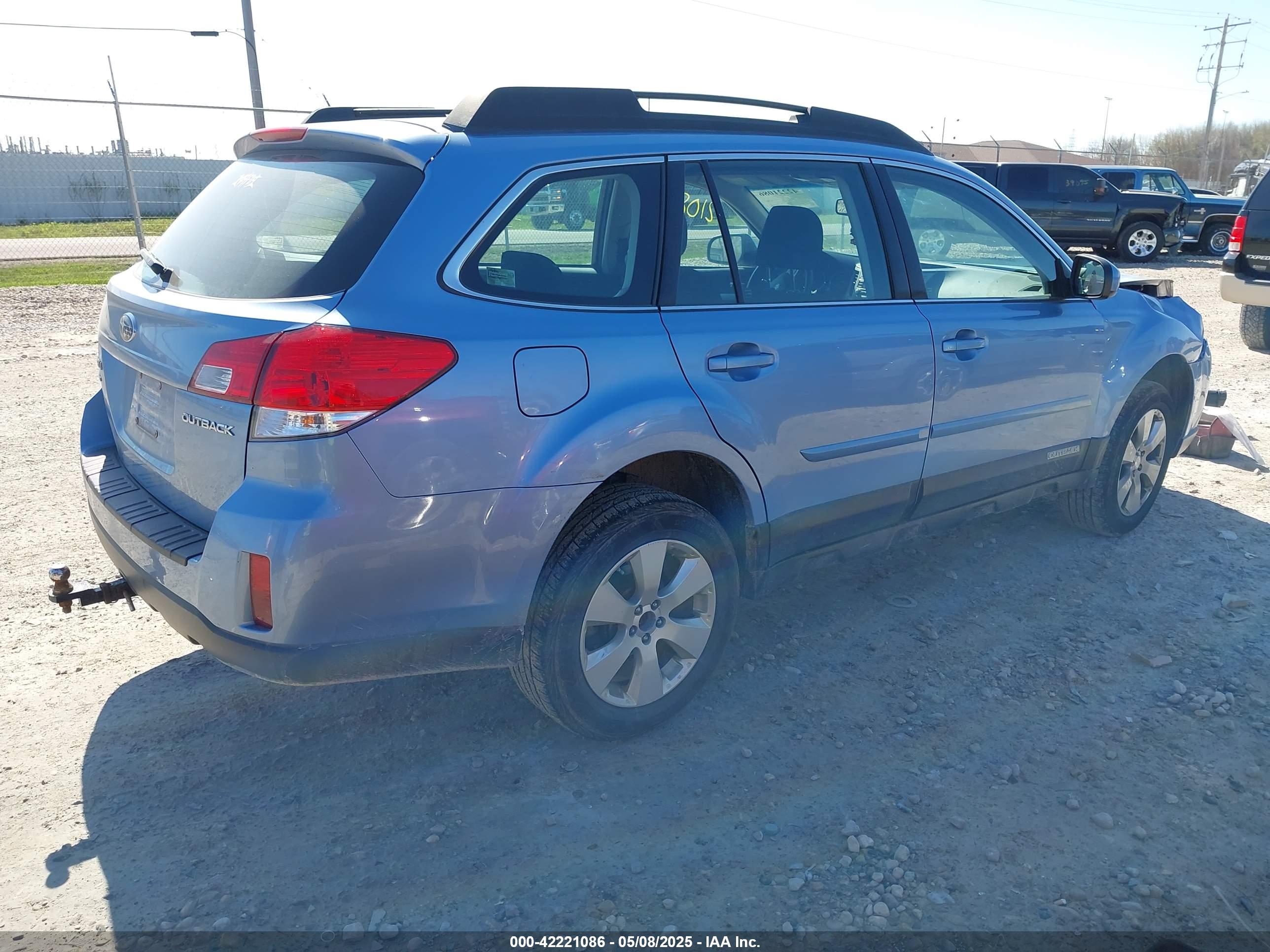 SUBARU OUTBACK image 4