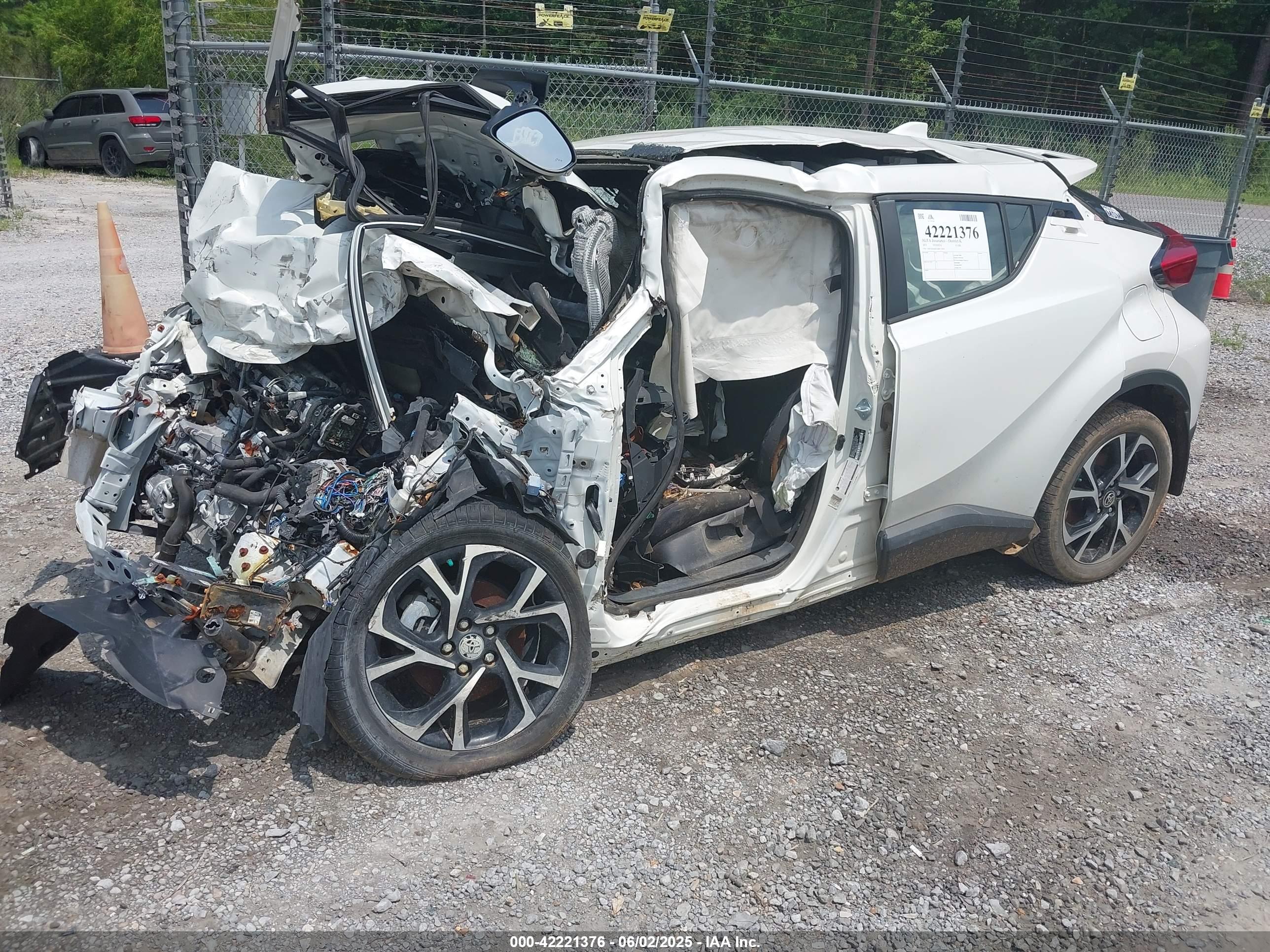 TOYOTA C-HR image 2