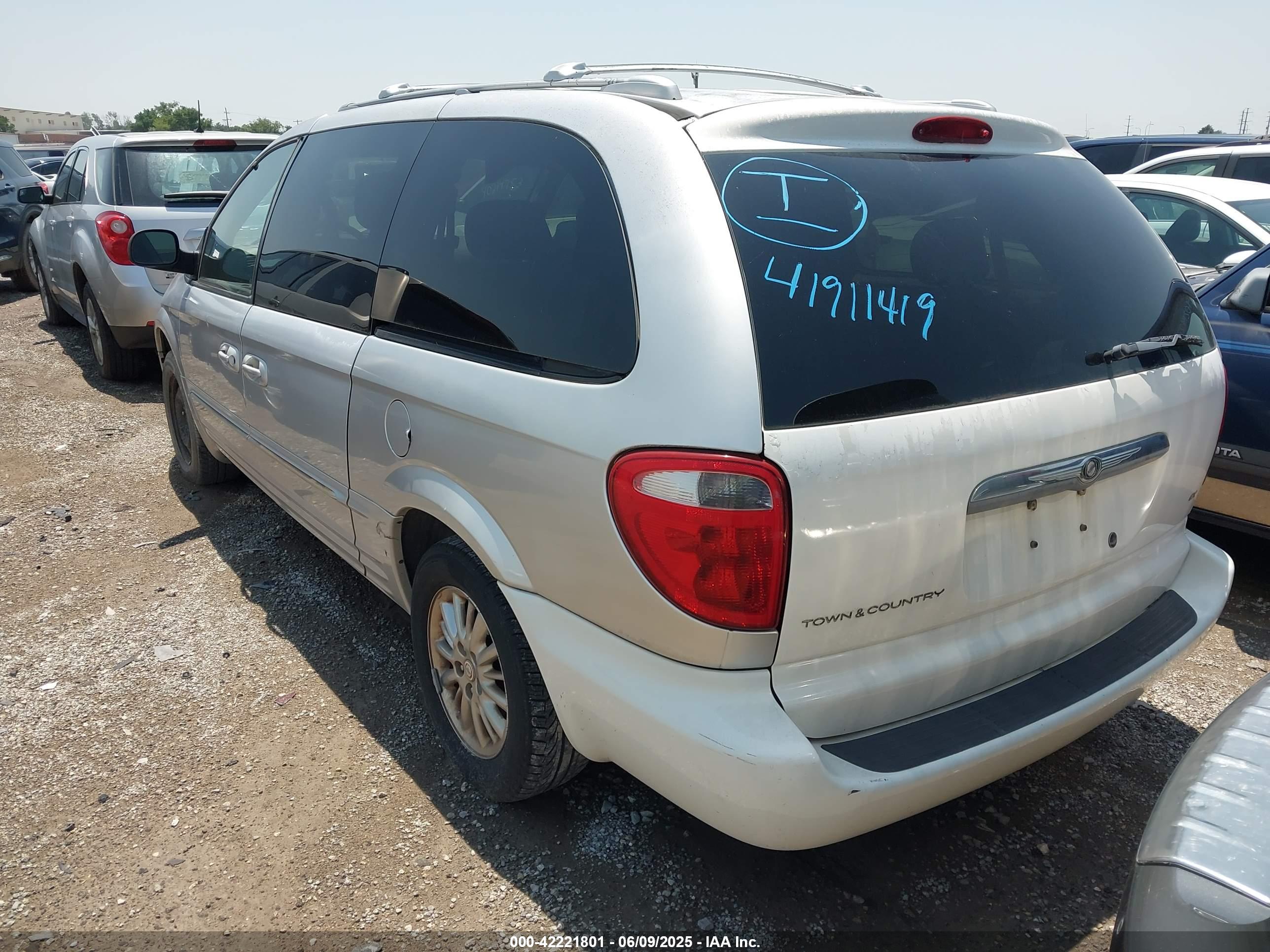 CHRYSLER TOWN image 3