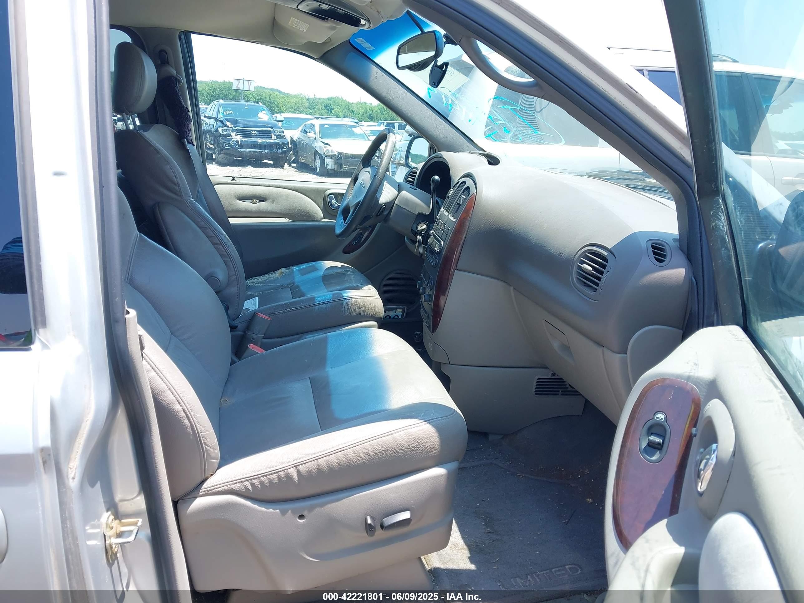 CHRYSLER TOWN image 5