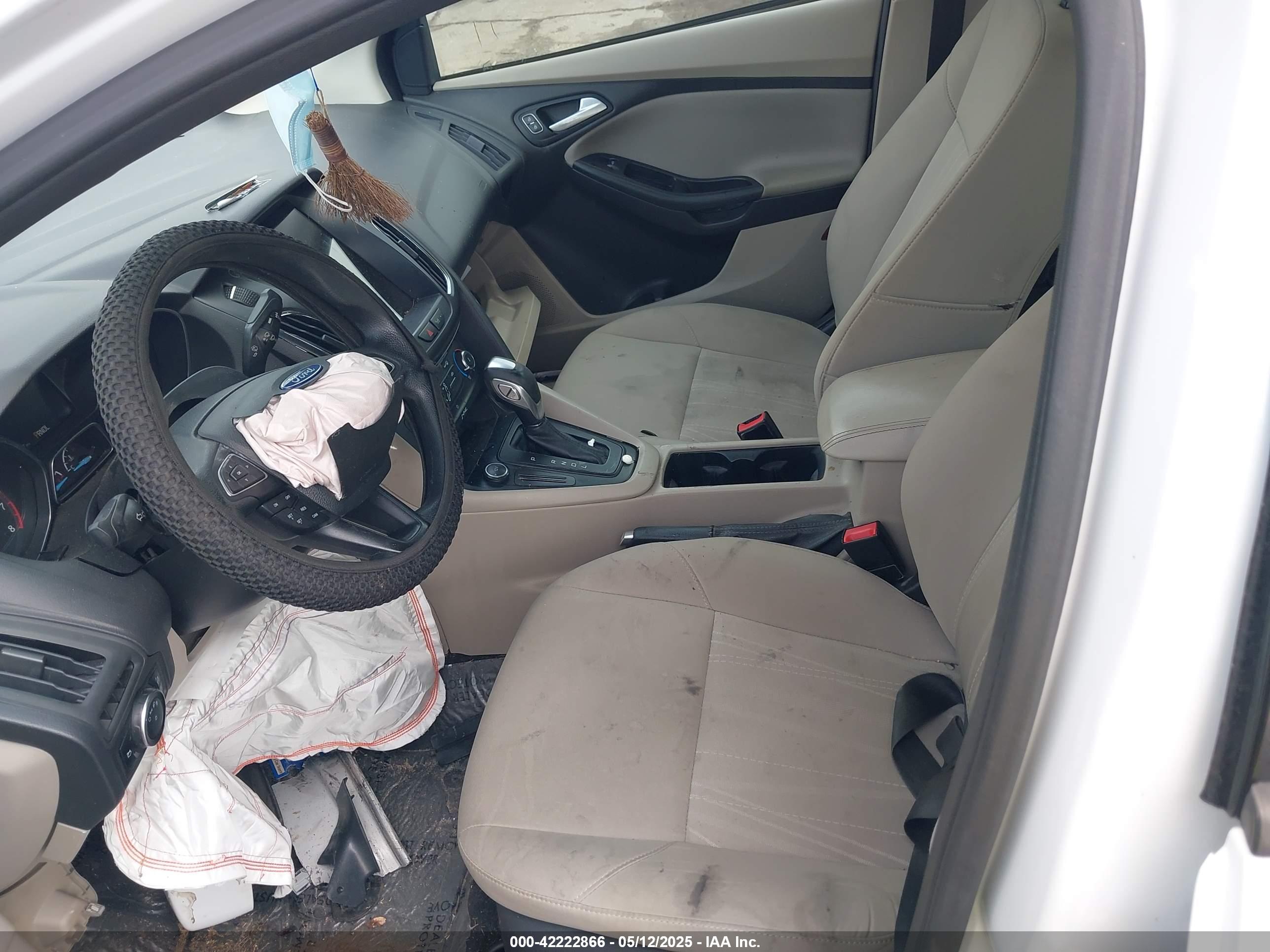 FORD FOCUS image 5