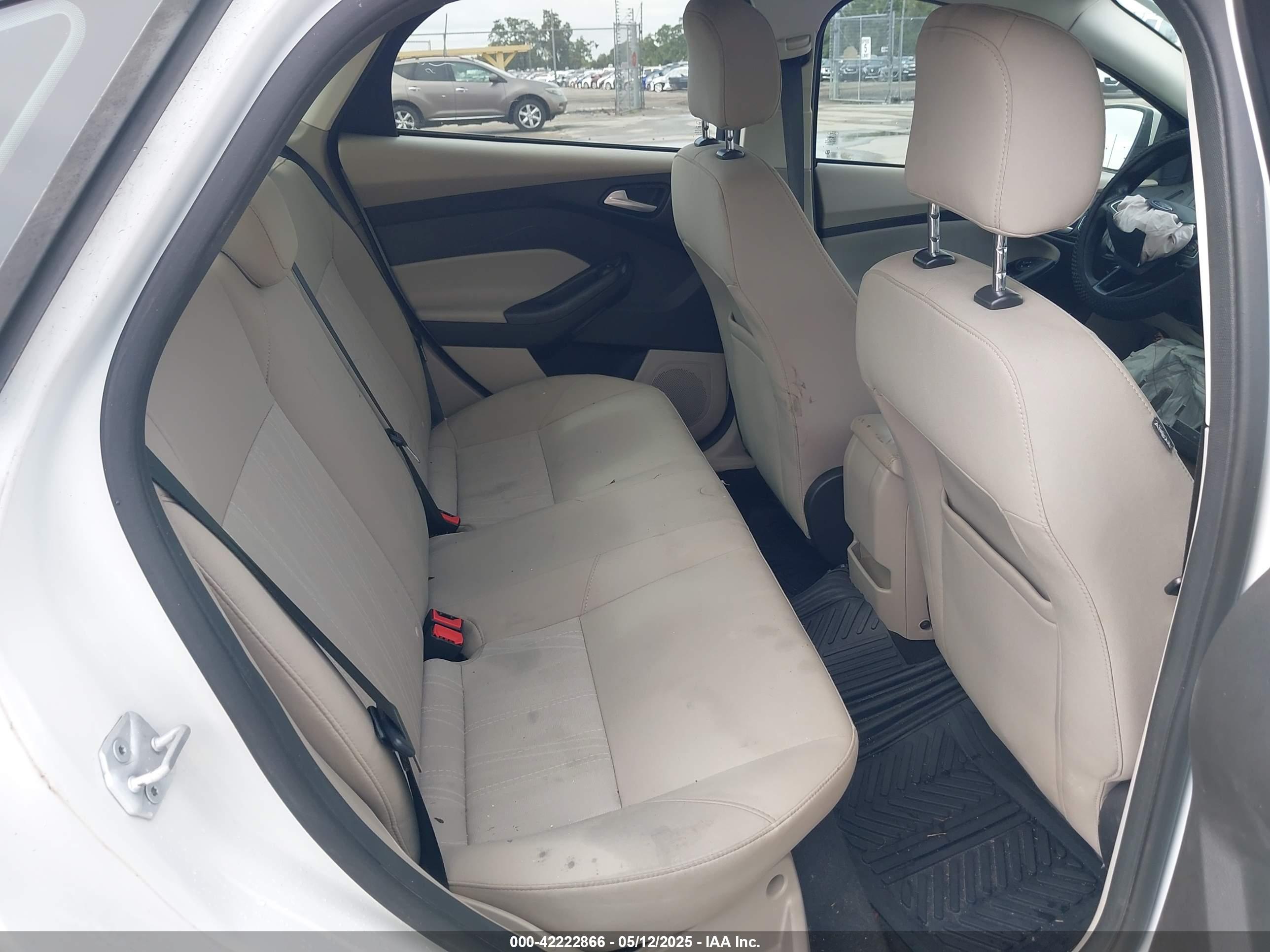 FORD FOCUS image 8