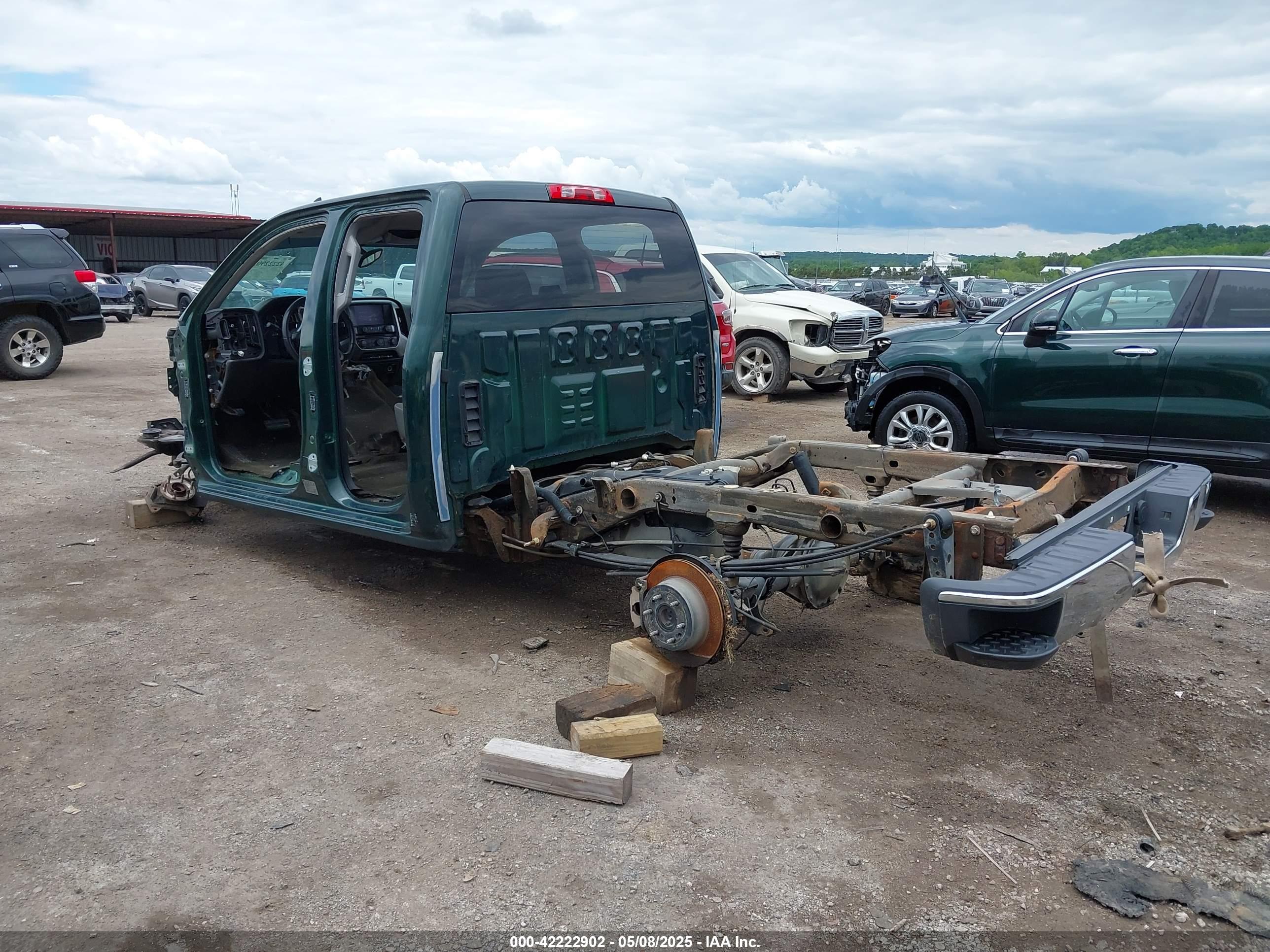 CHEVROLET SILVERADO image 3