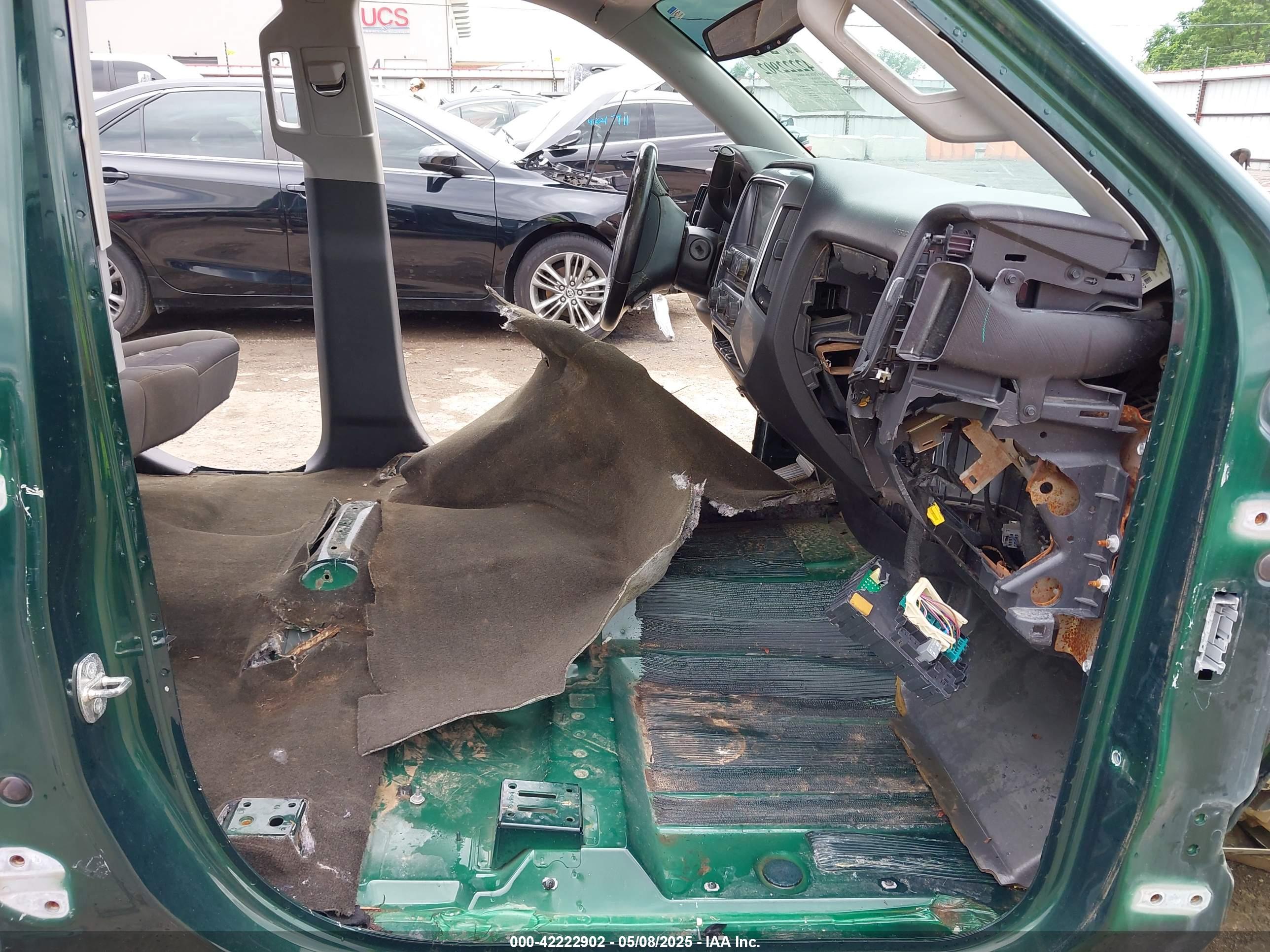 CHEVROLET SILVERADO image 5