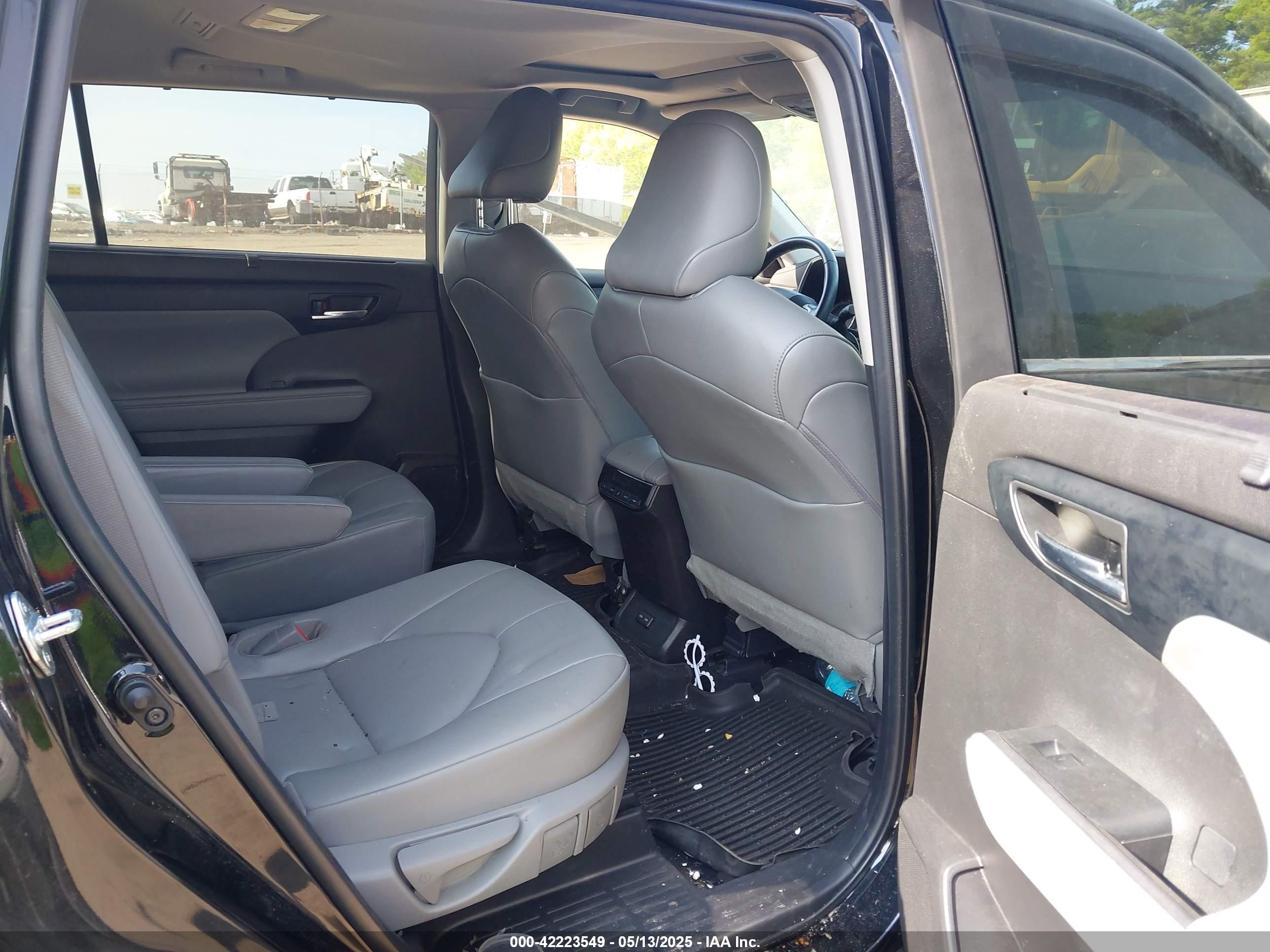TOYOTA HIGHLANDER image 8