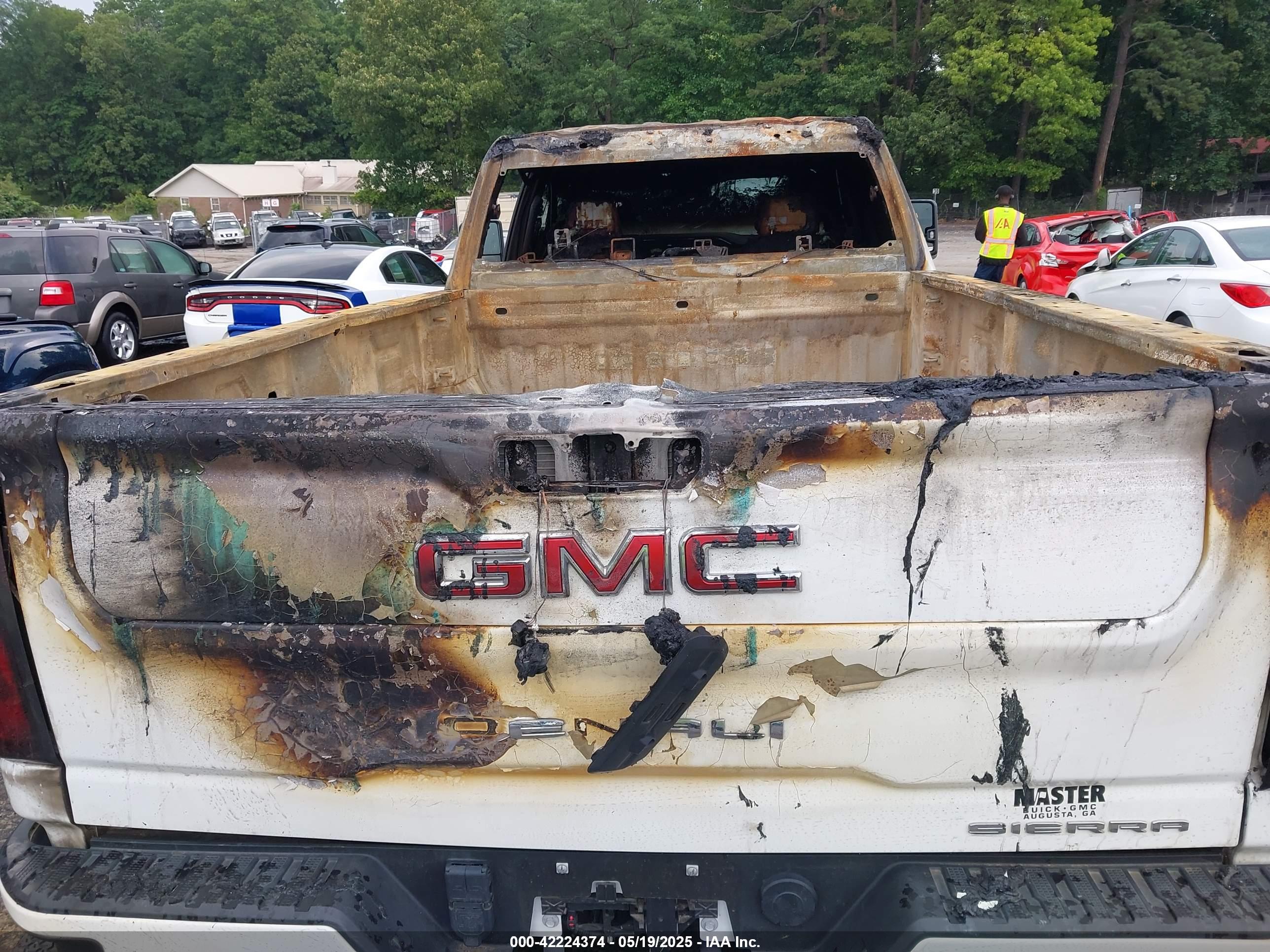 GMC SIERRA image 8