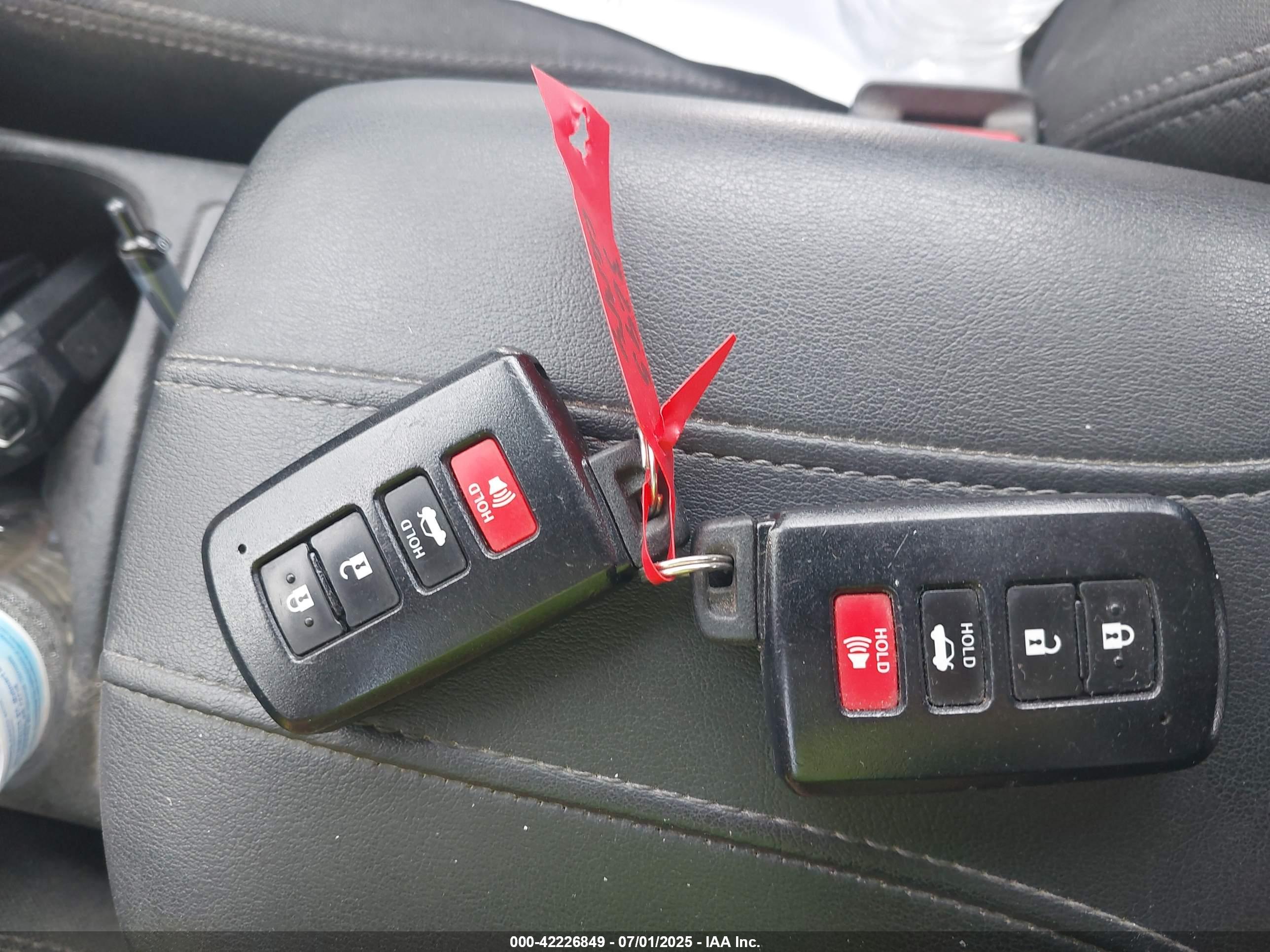 TOYOTA CAMRY image 11