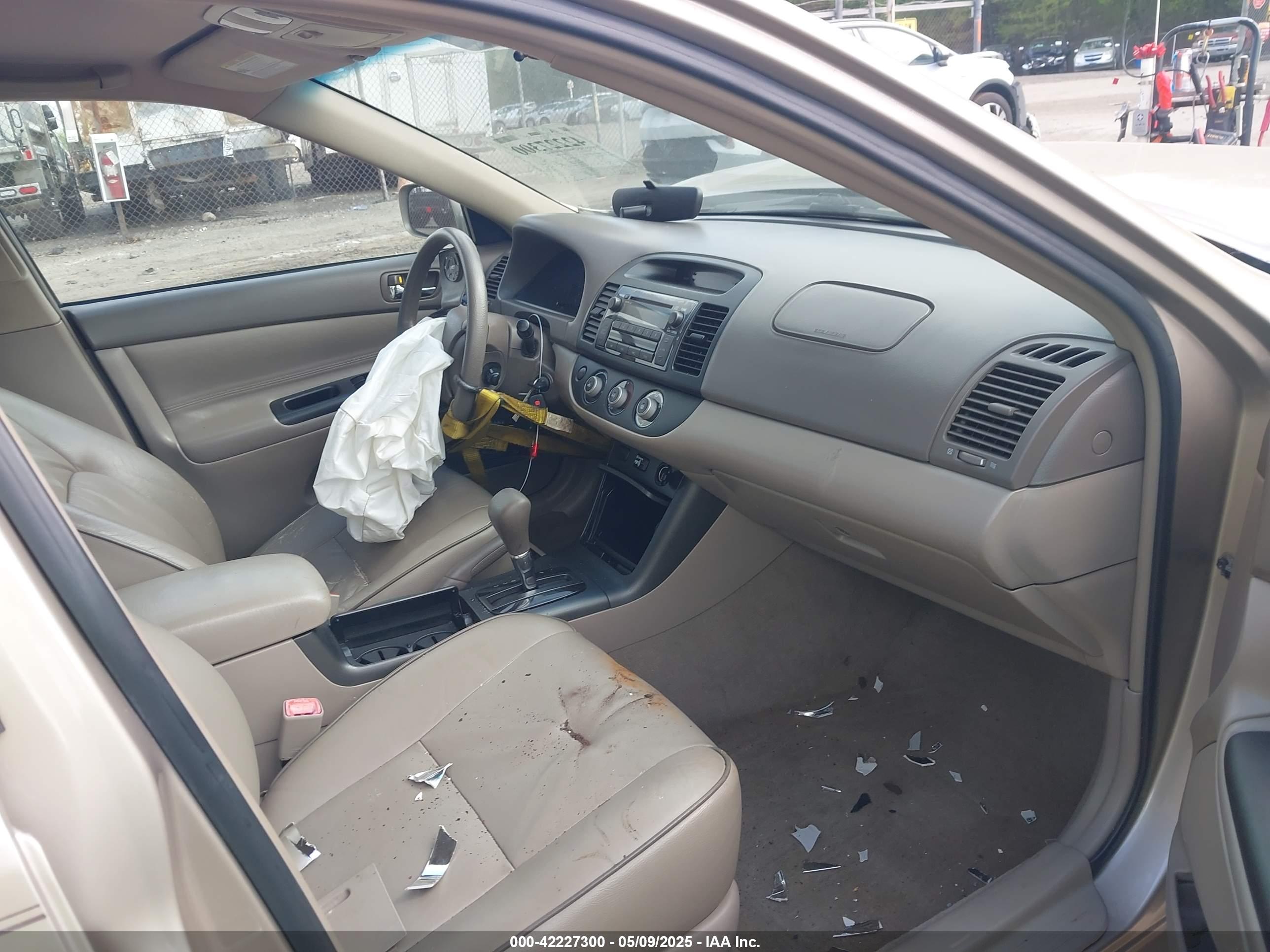 TOYOTA CAMRY image 5