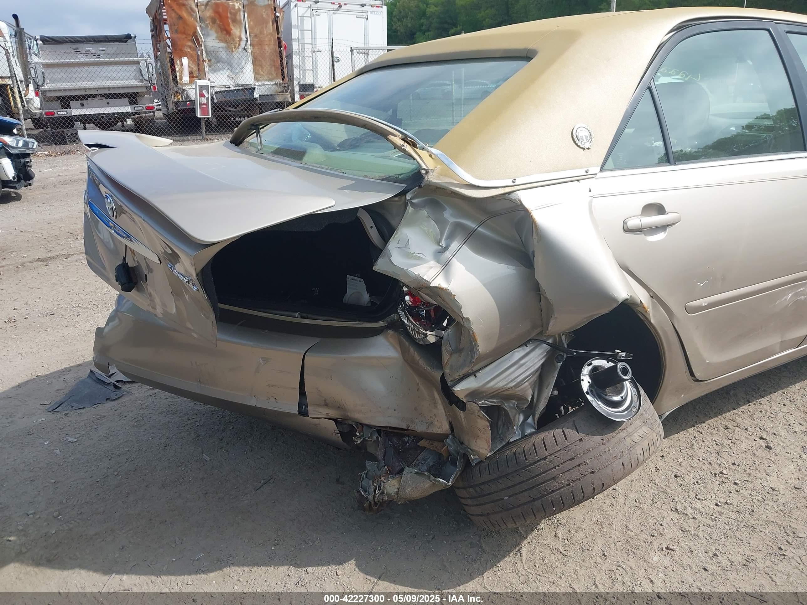 TOYOTA CAMRY image 6