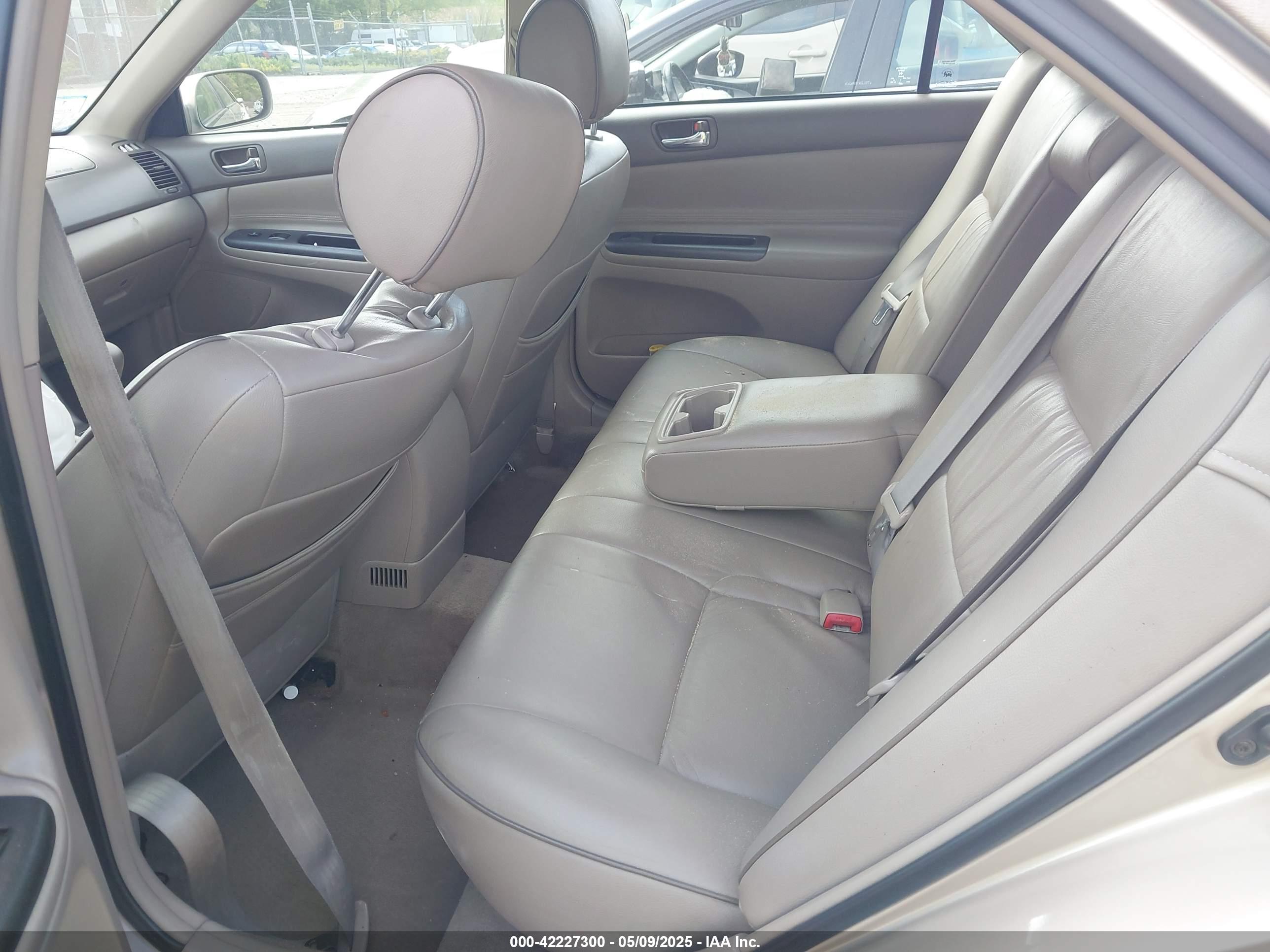 TOYOTA CAMRY image 8