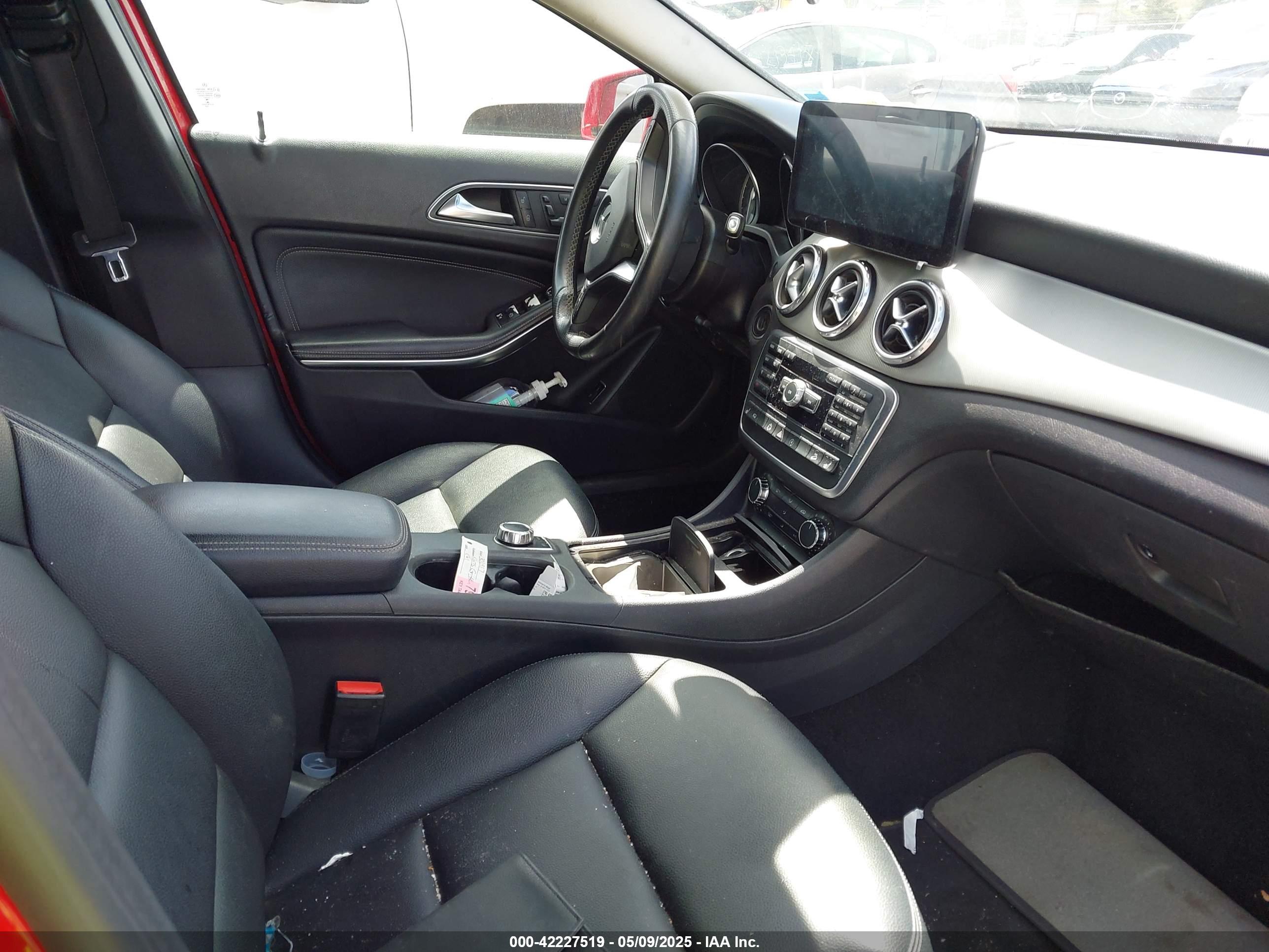 MERCEDES-BENZ GLA image 5