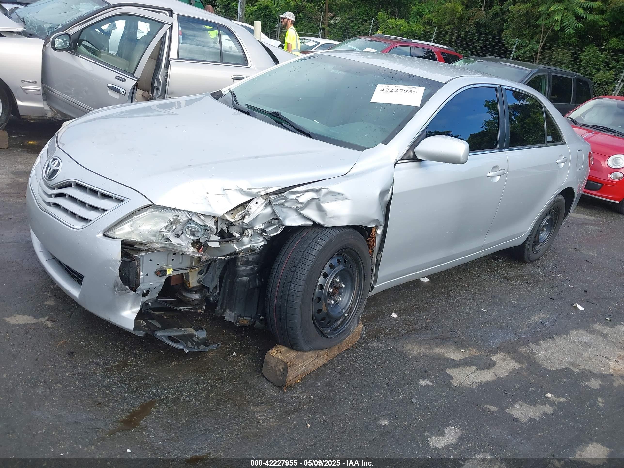 TOYOTA CAMRY image 2