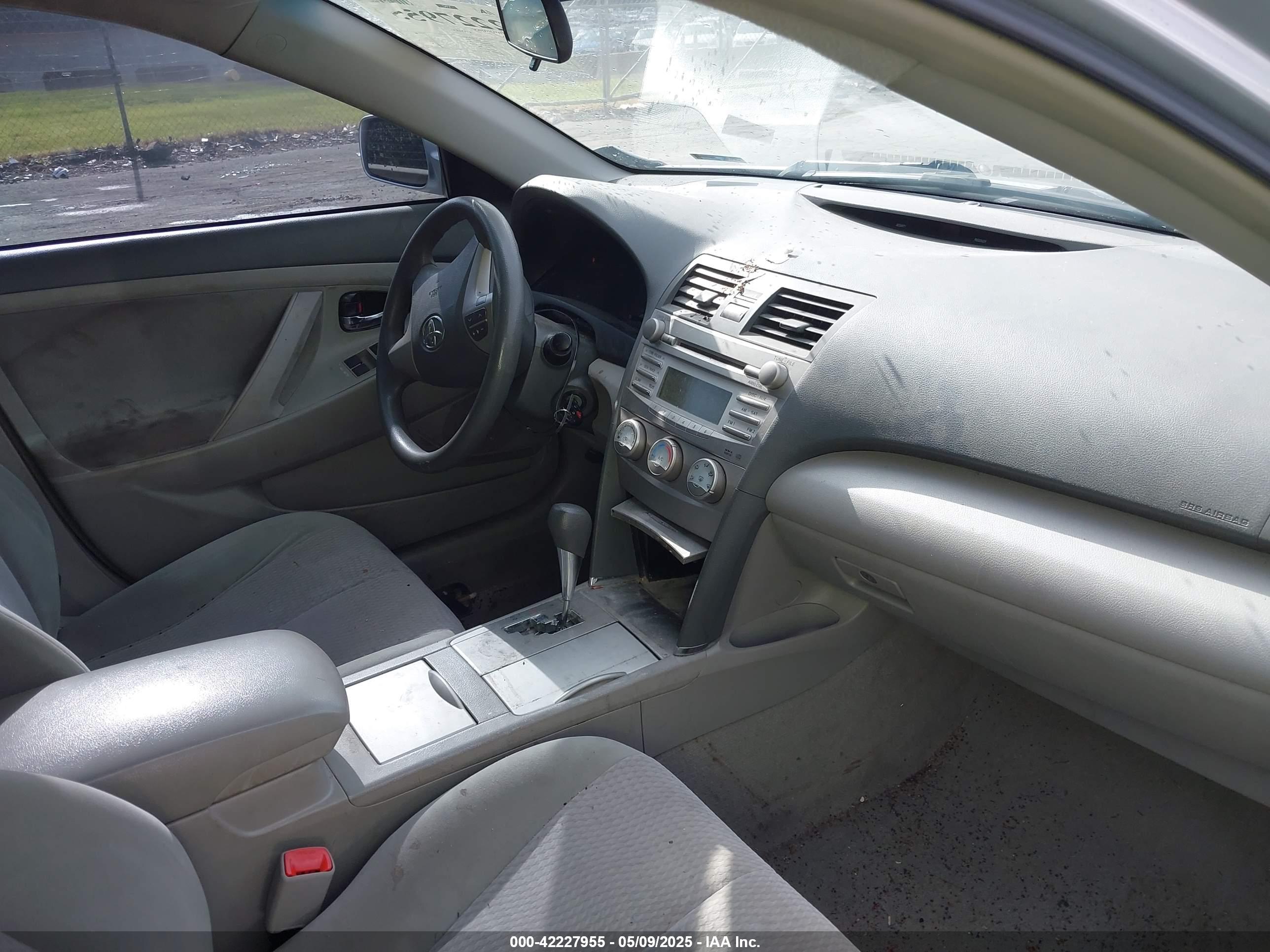 TOYOTA CAMRY image 5