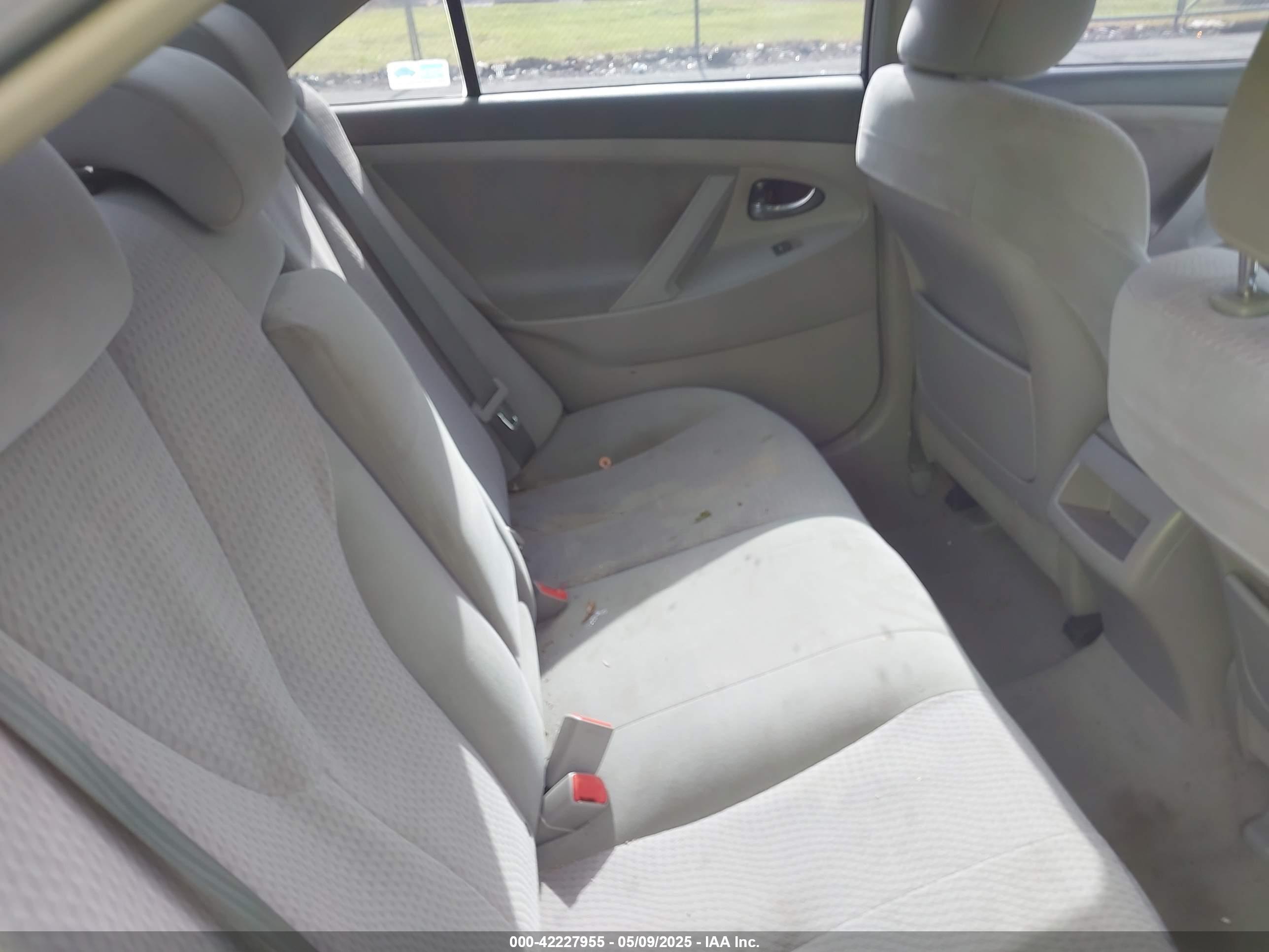 TOYOTA CAMRY image 8