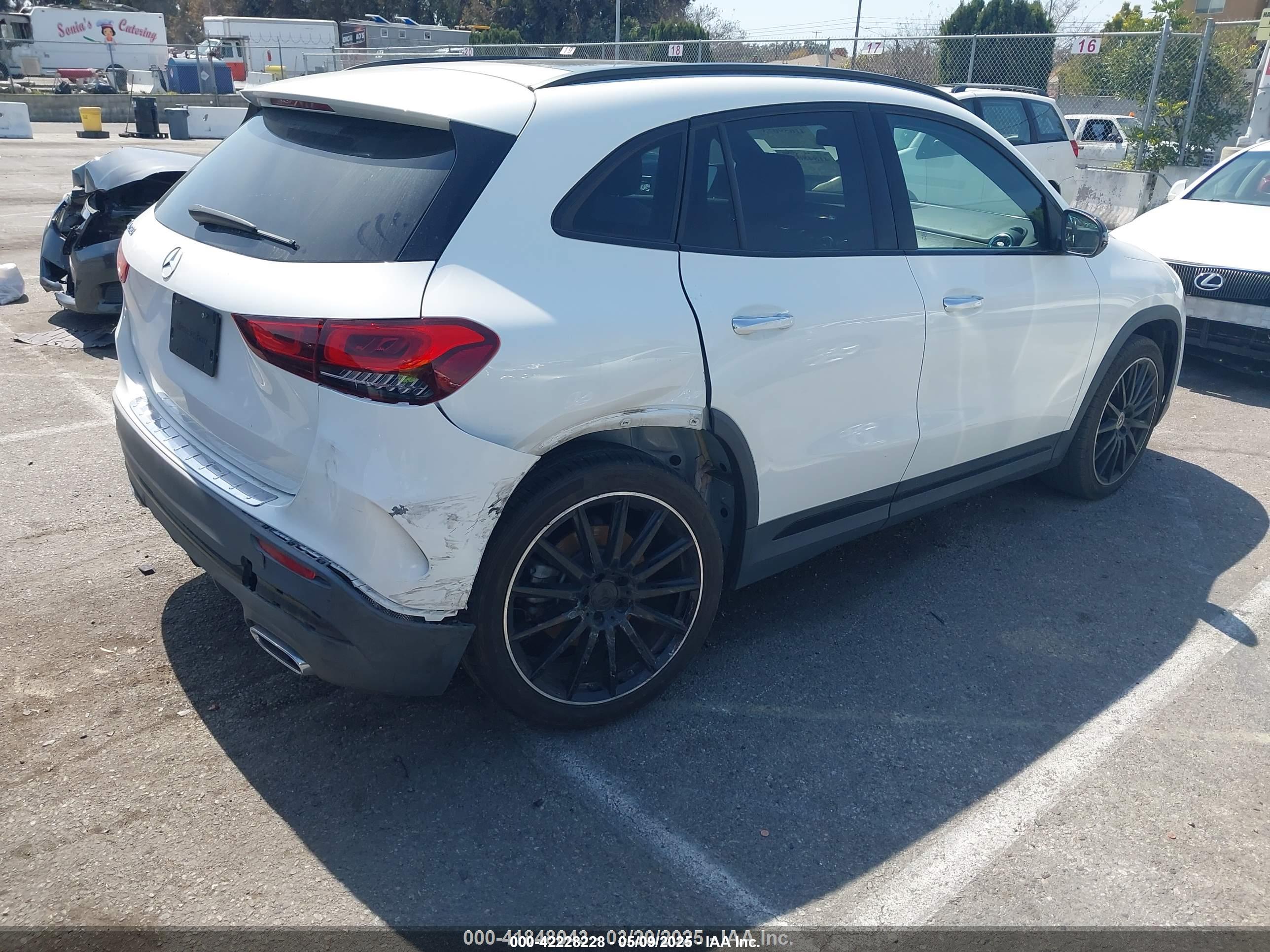 MERCEDES-BENZ GLA image 4