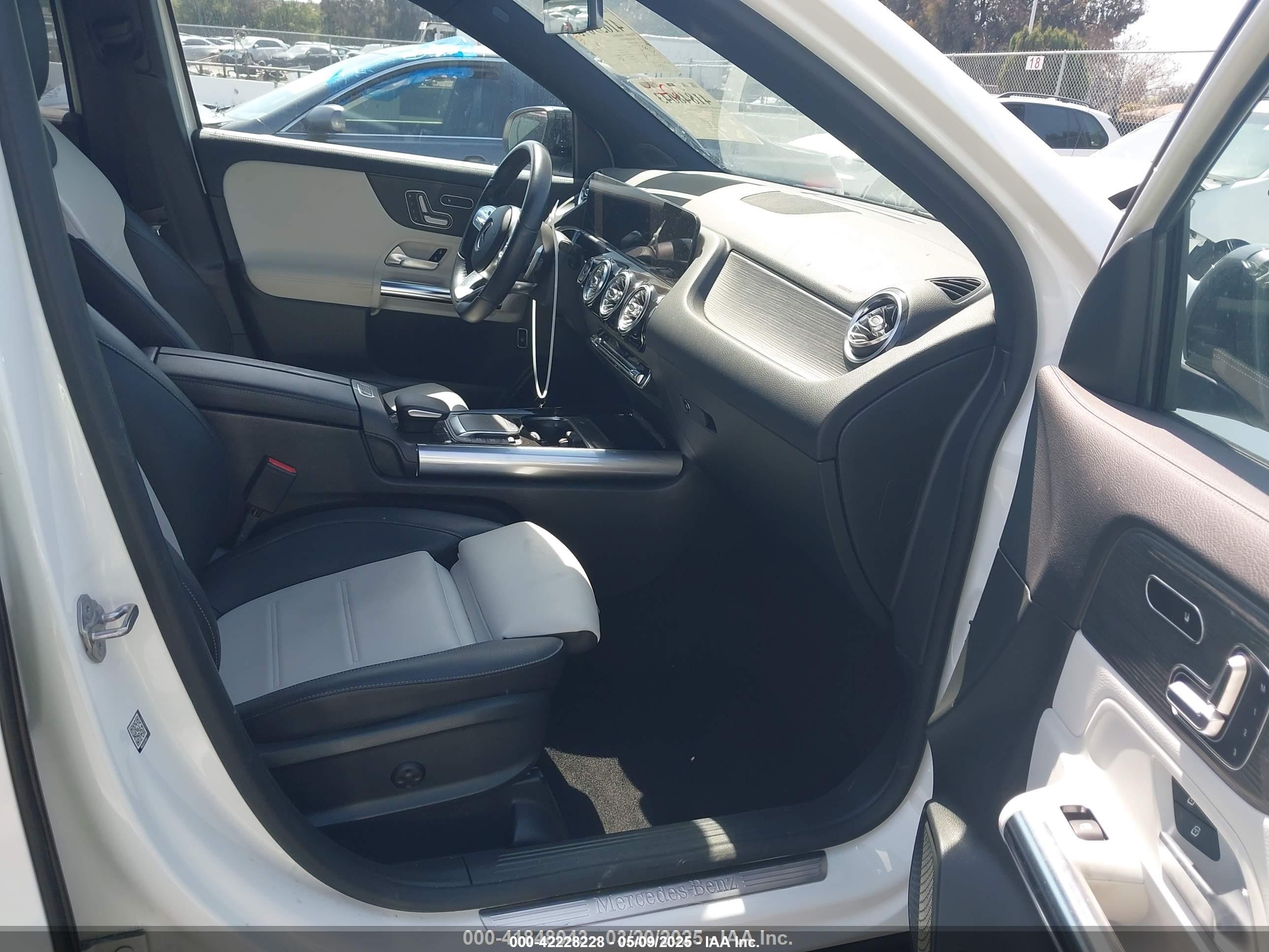 MERCEDES-BENZ GLA image 5